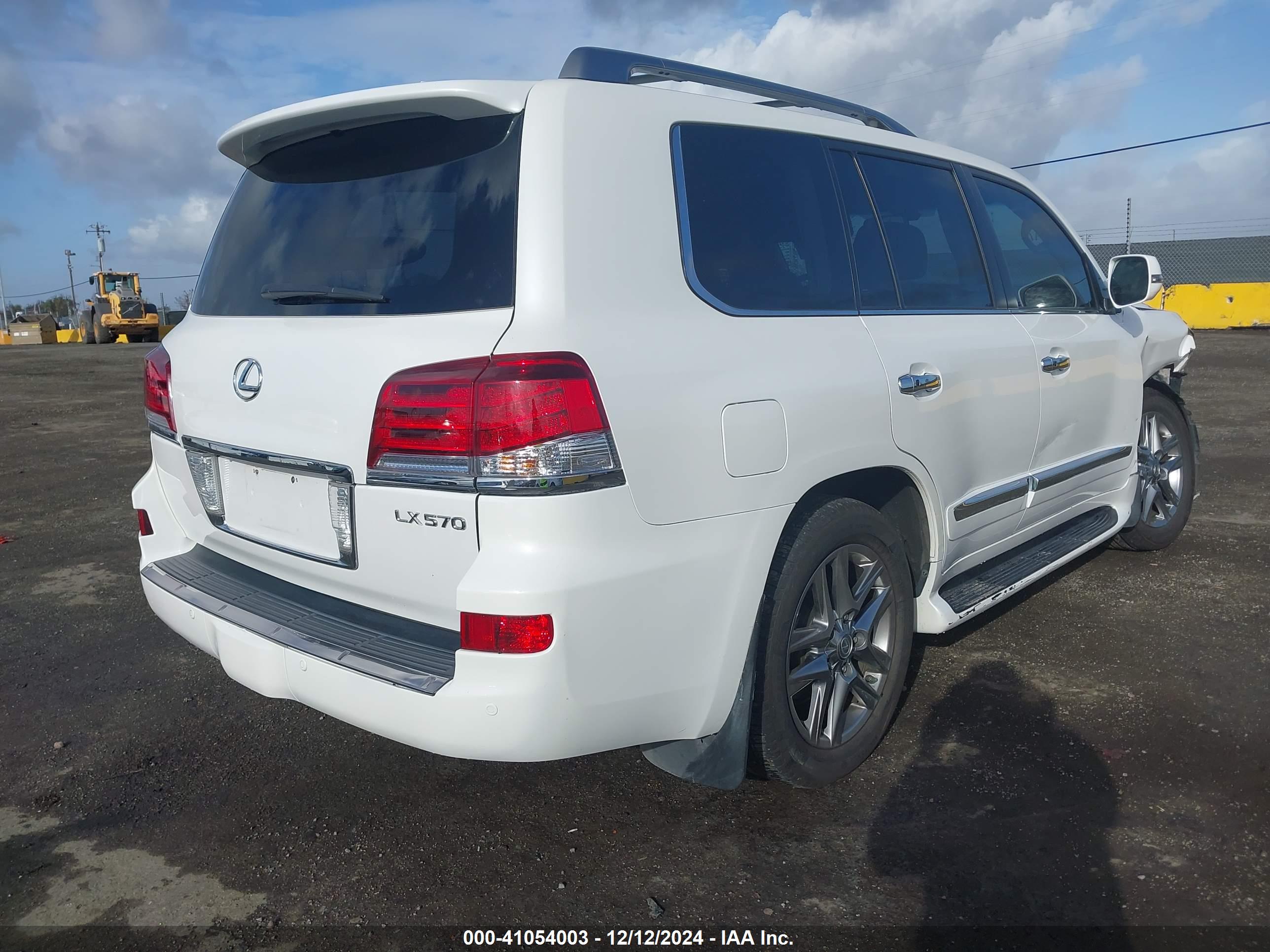 LEXUS LX image 4