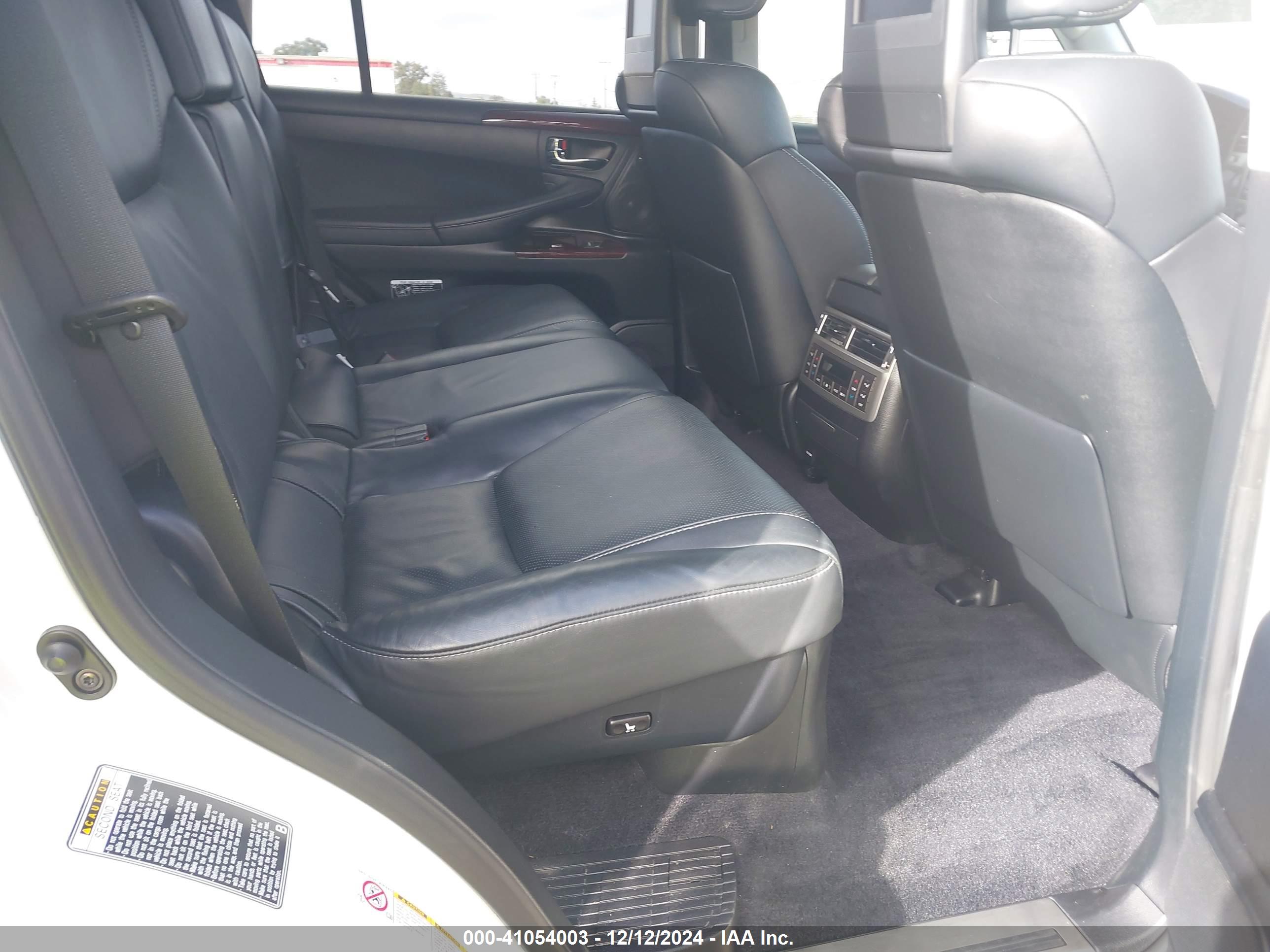 LEXUS LX image 8