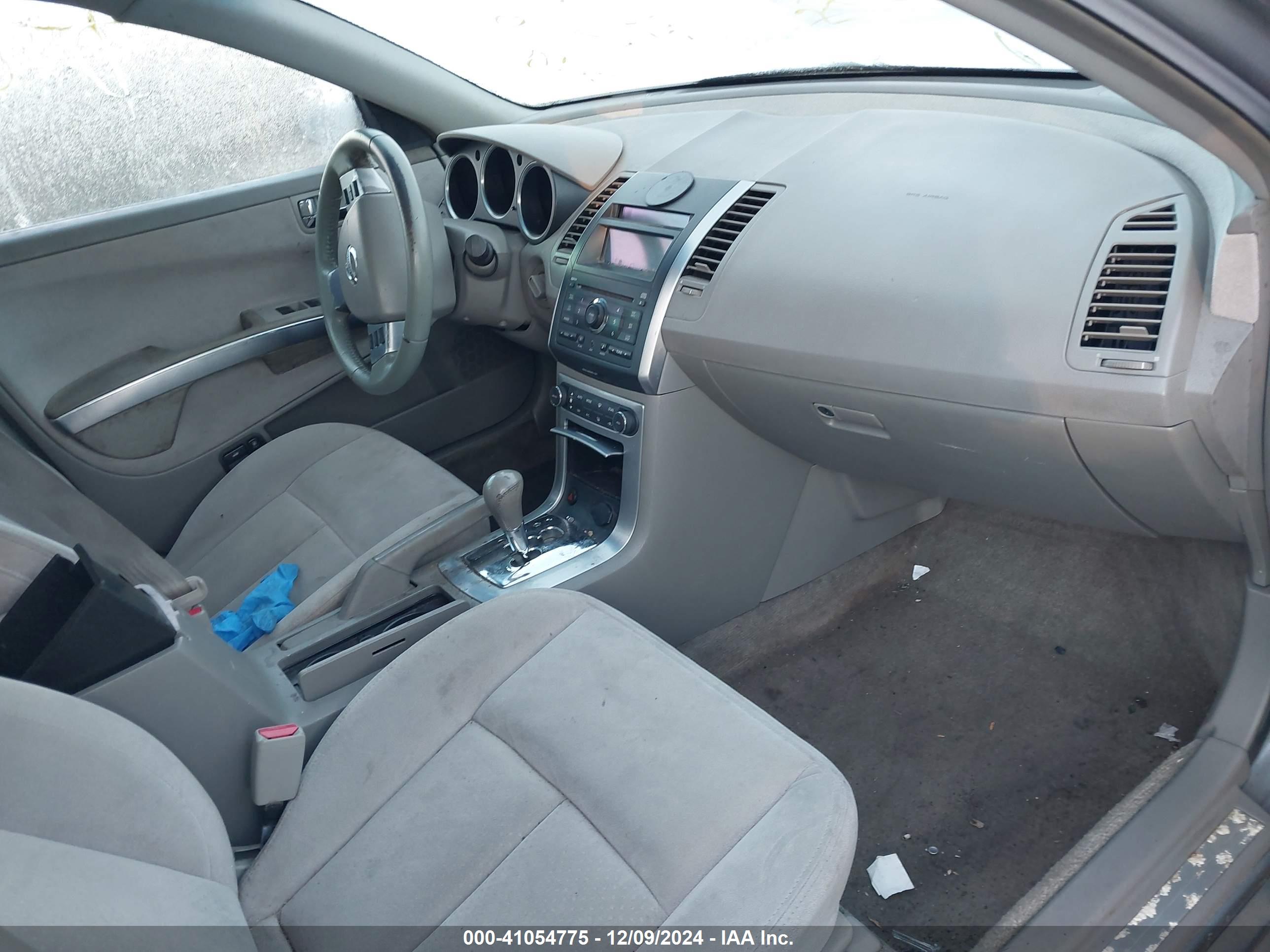 NISSAN MAXIMA image 5