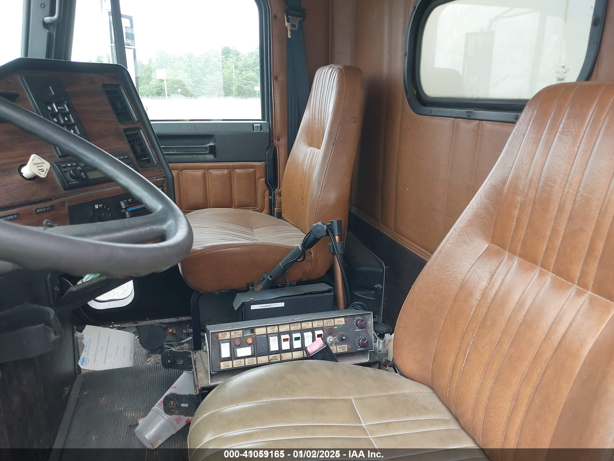 FREIGHTLINER CONVENTIONAL image 8