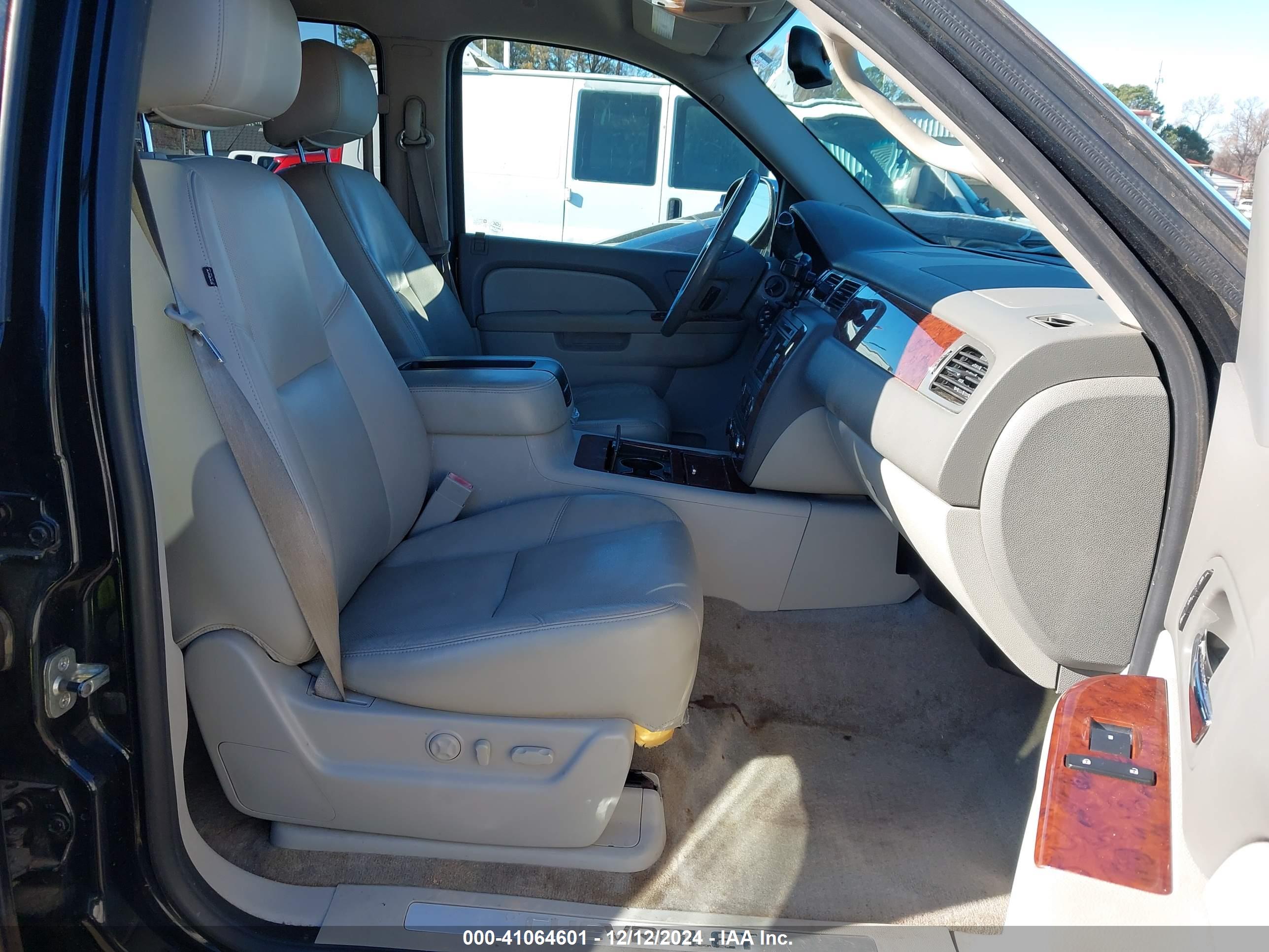 CHEVROLET TAHOE image 5