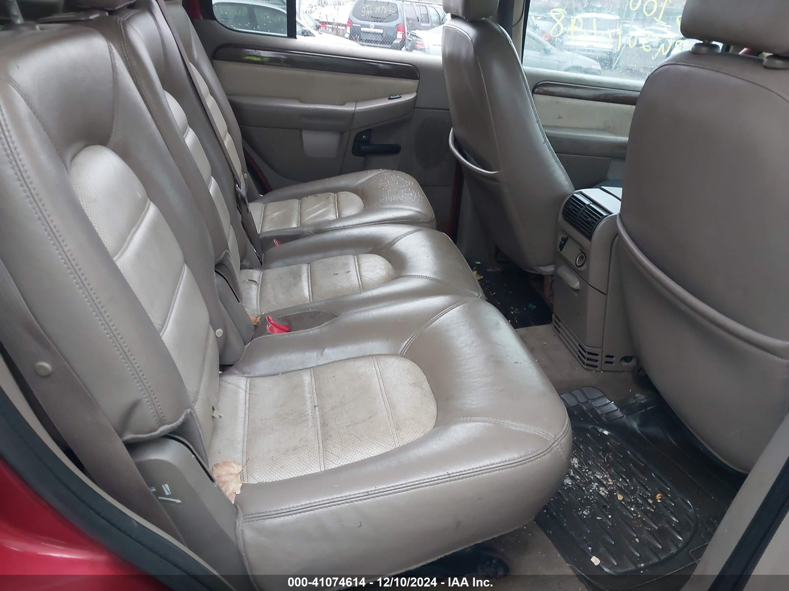 FORD EXPLORER image 8