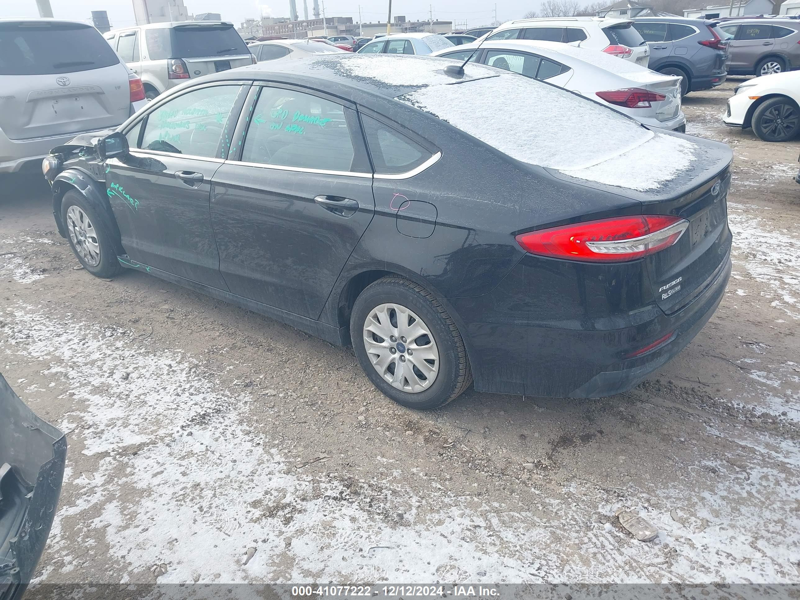 FORD FUSION image 3