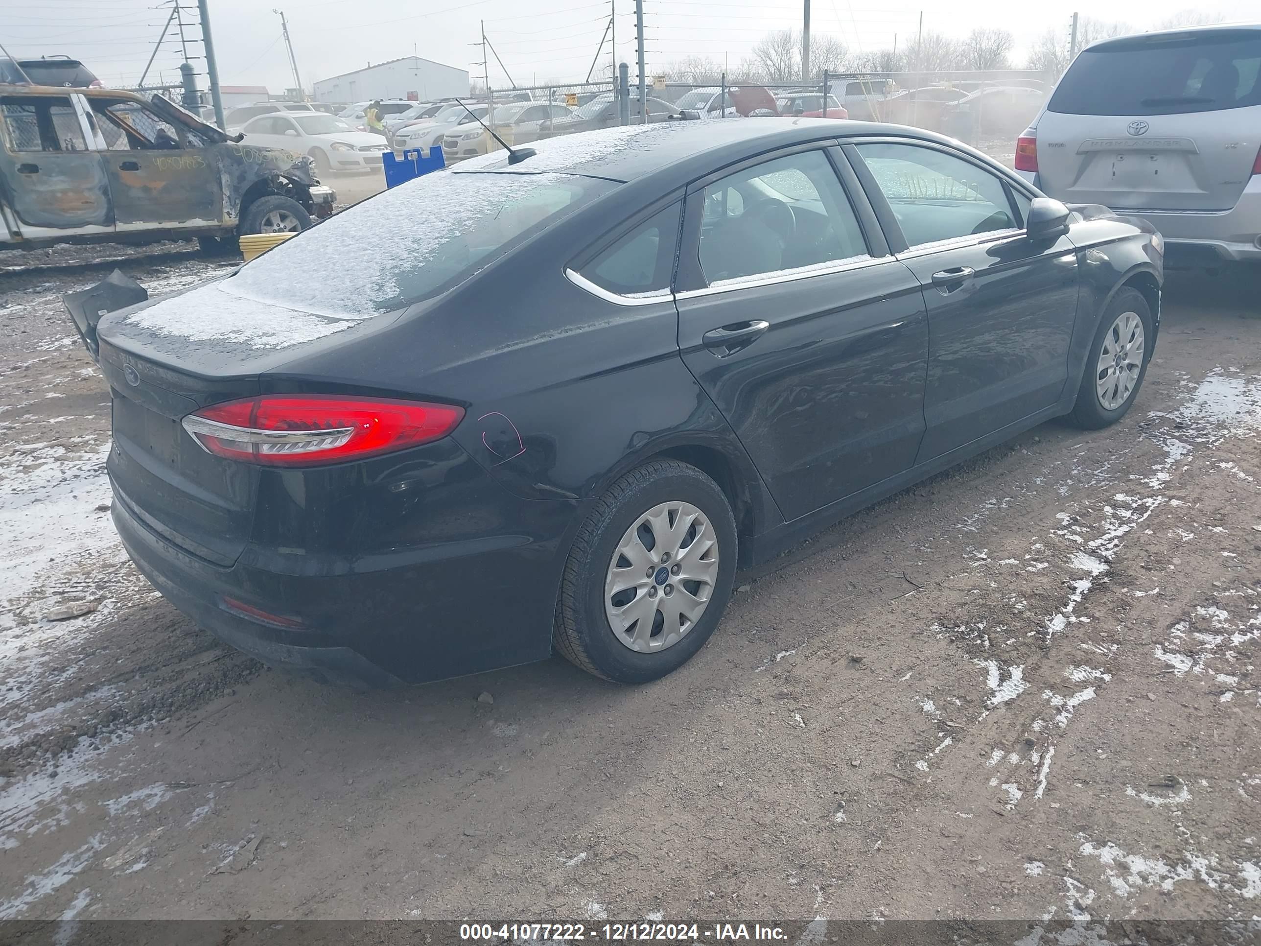 FORD FUSION image 4