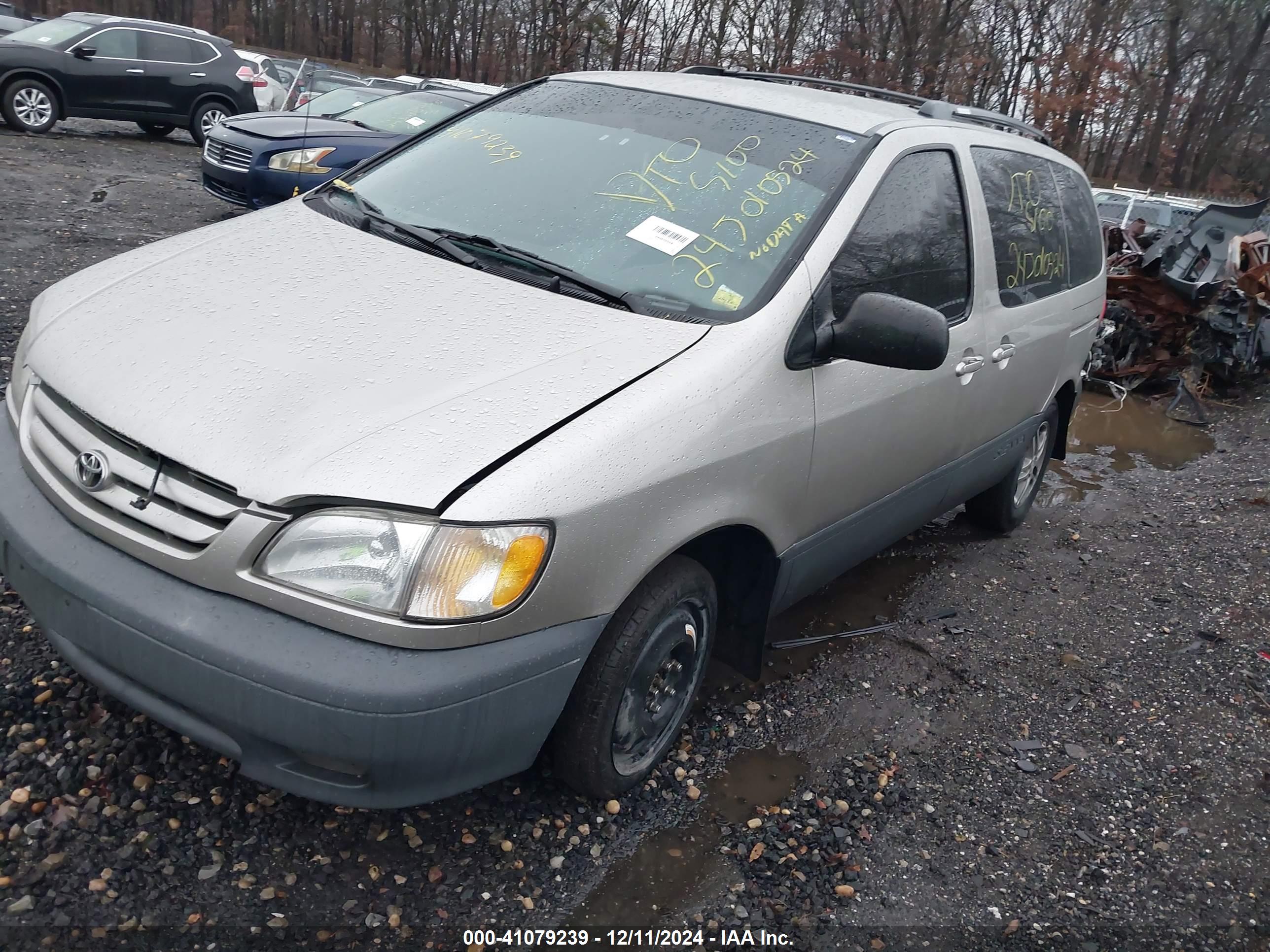 TOYOTA SIENNA image 2