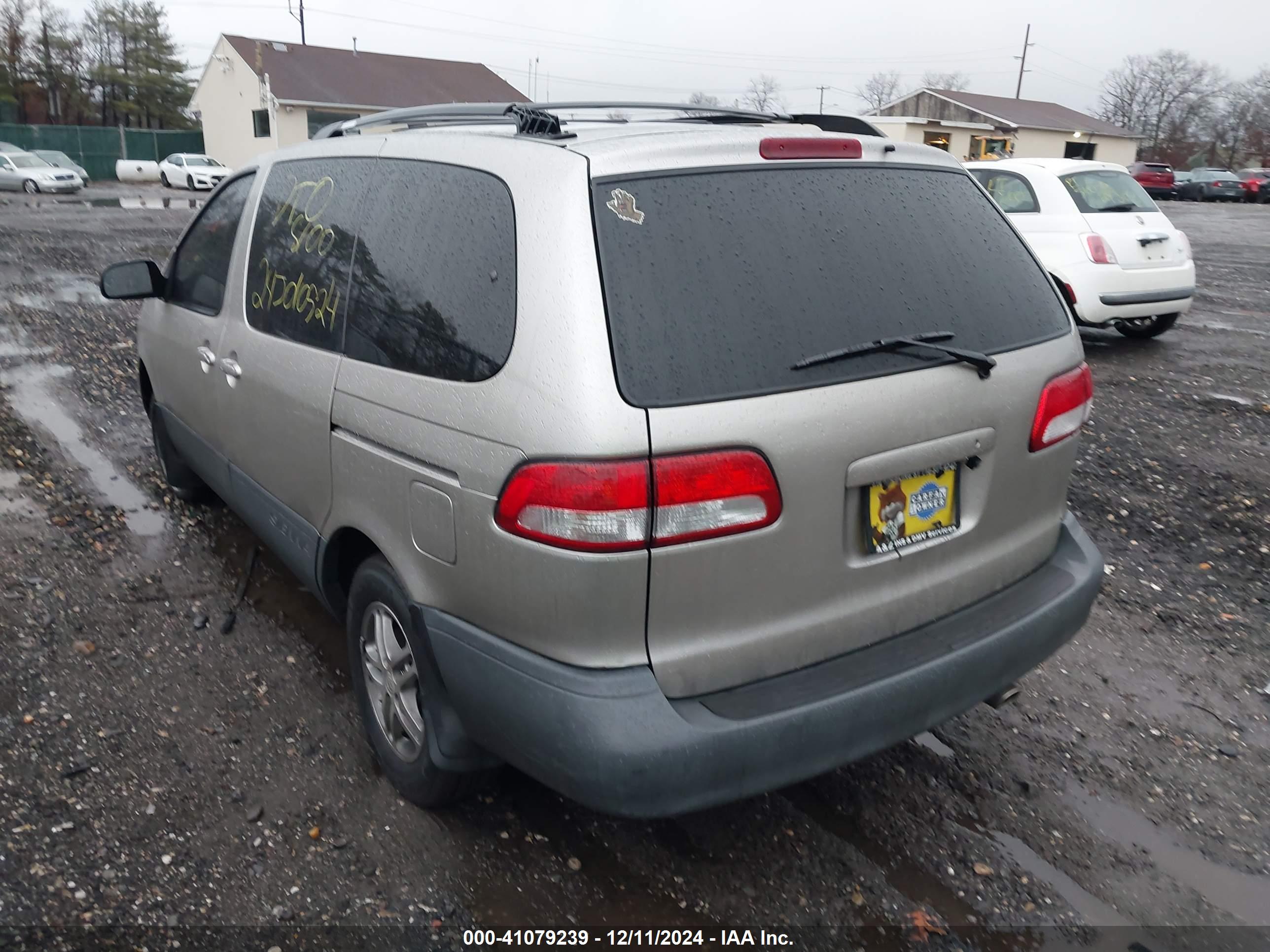 TOYOTA SIENNA image 3