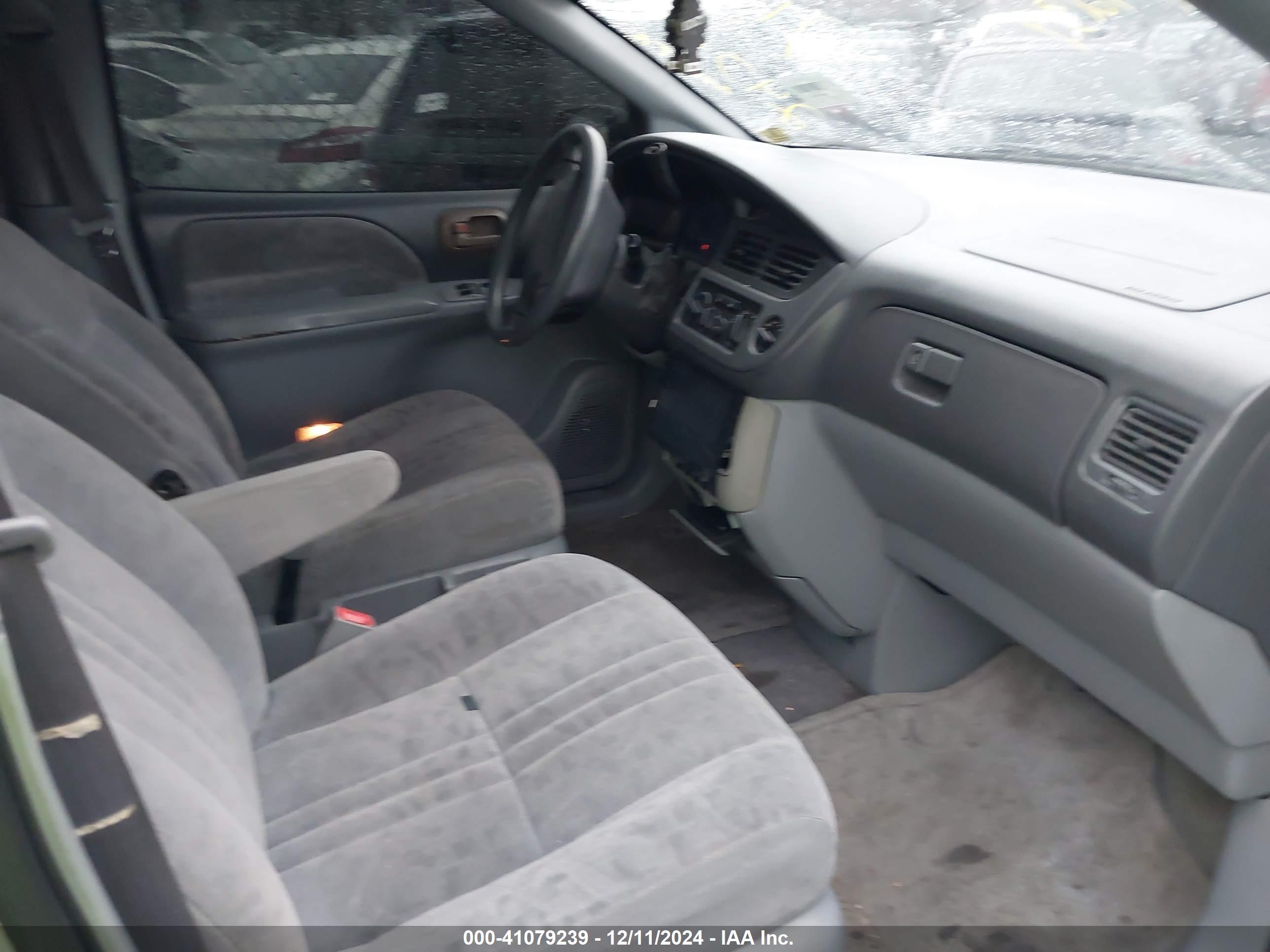 TOYOTA SIENNA image 5