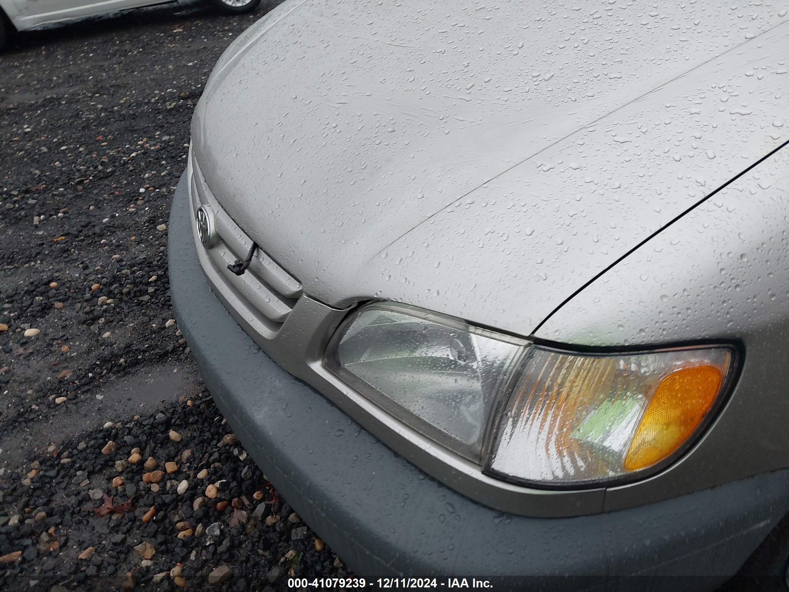 TOYOTA SIENNA image 6