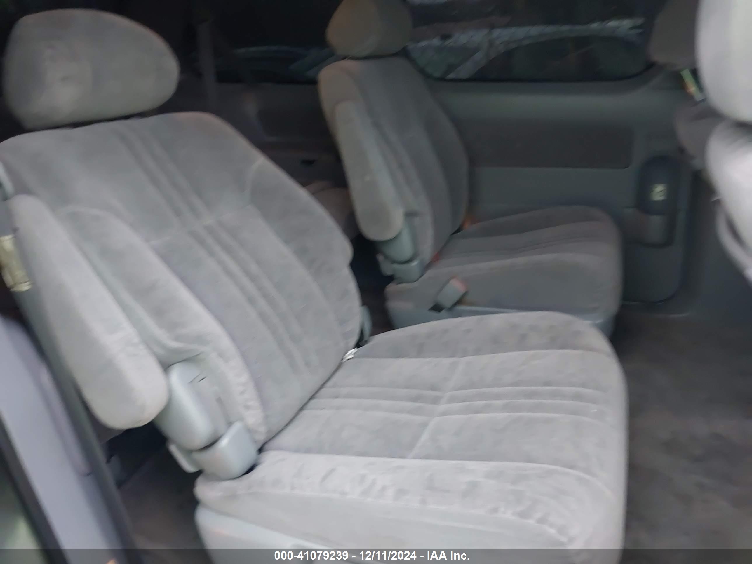 TOYOTA SIENNA image 8