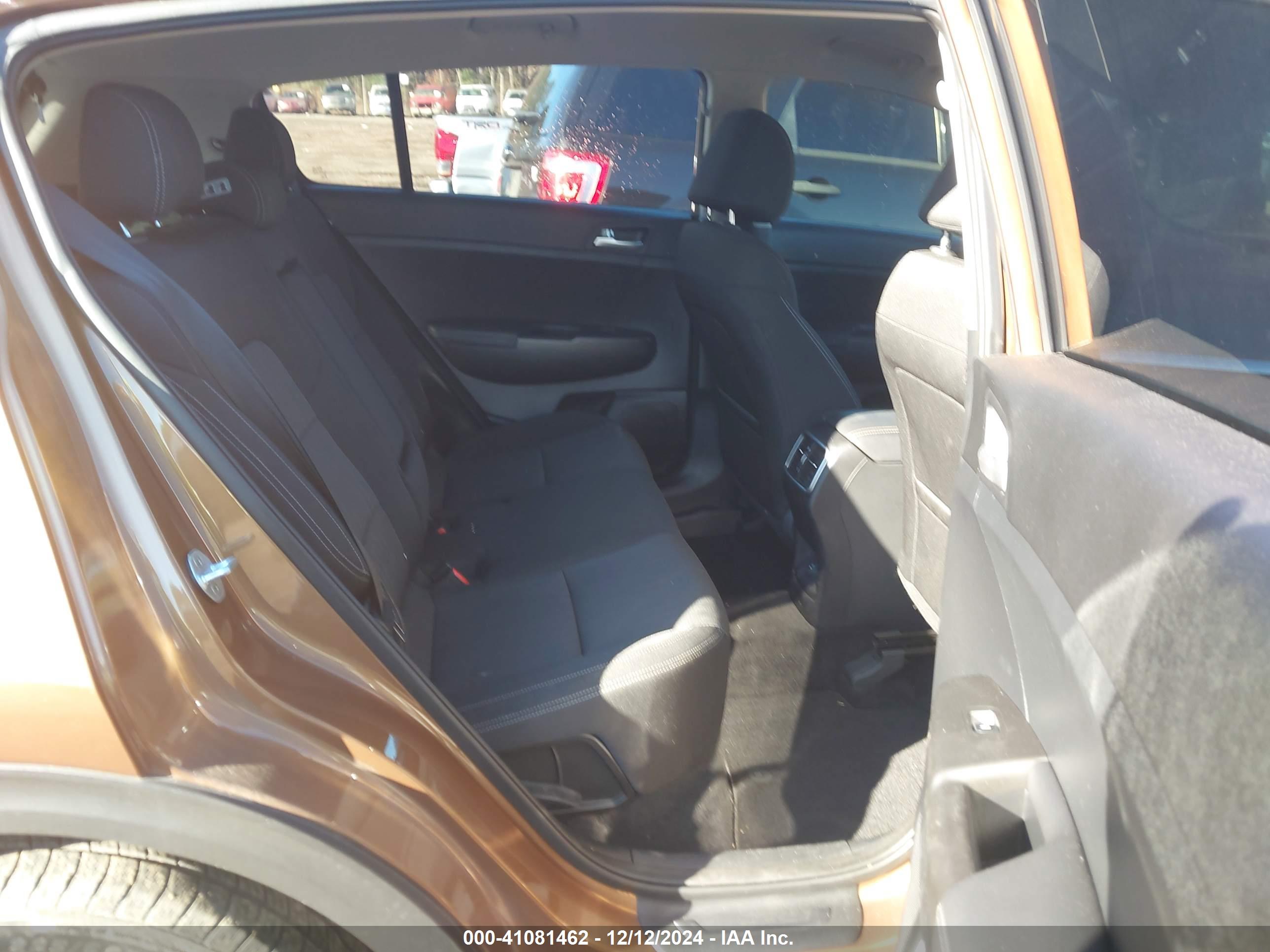 KIA SPORTAGE image 8