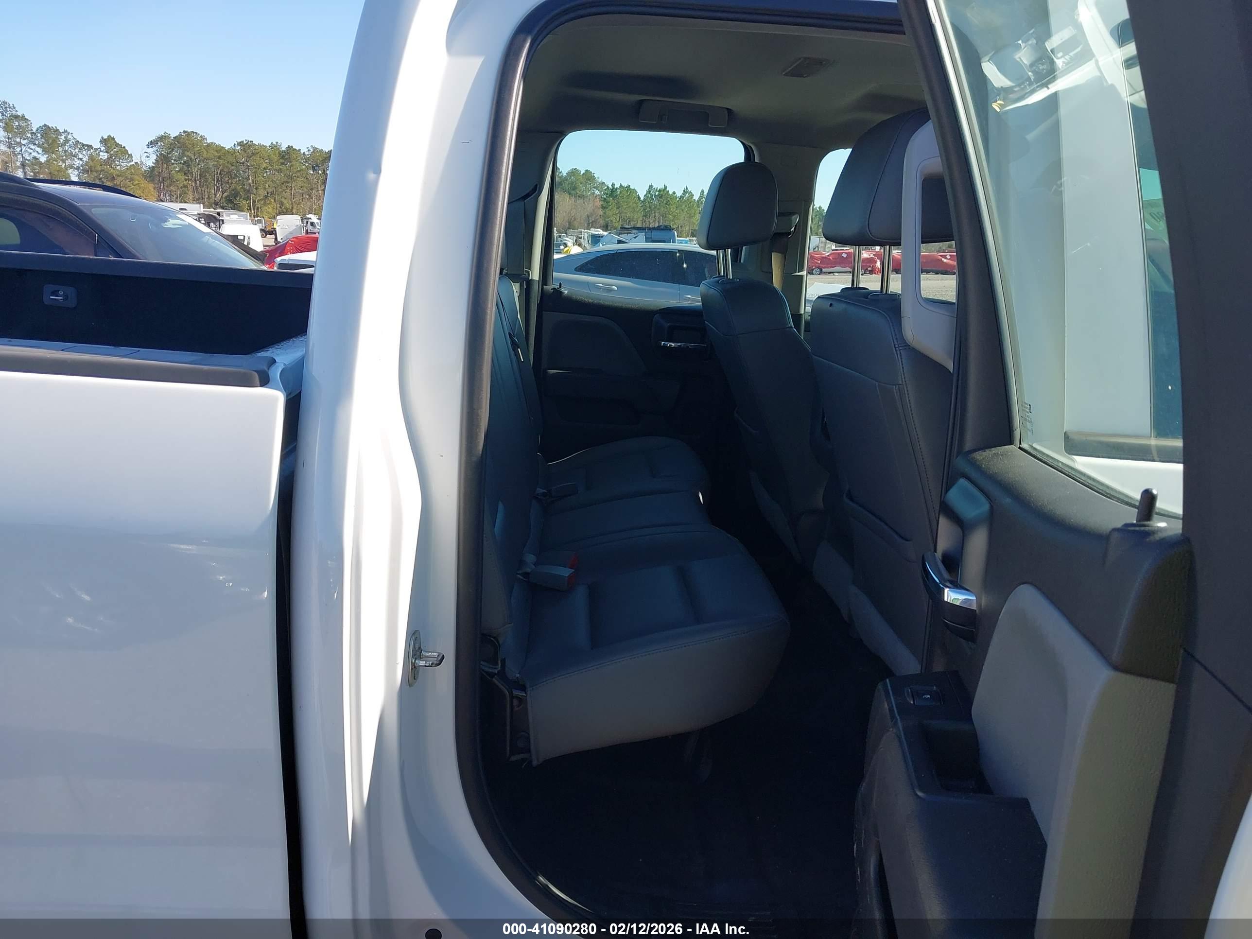 CHEVROLET SILVERADO image 8