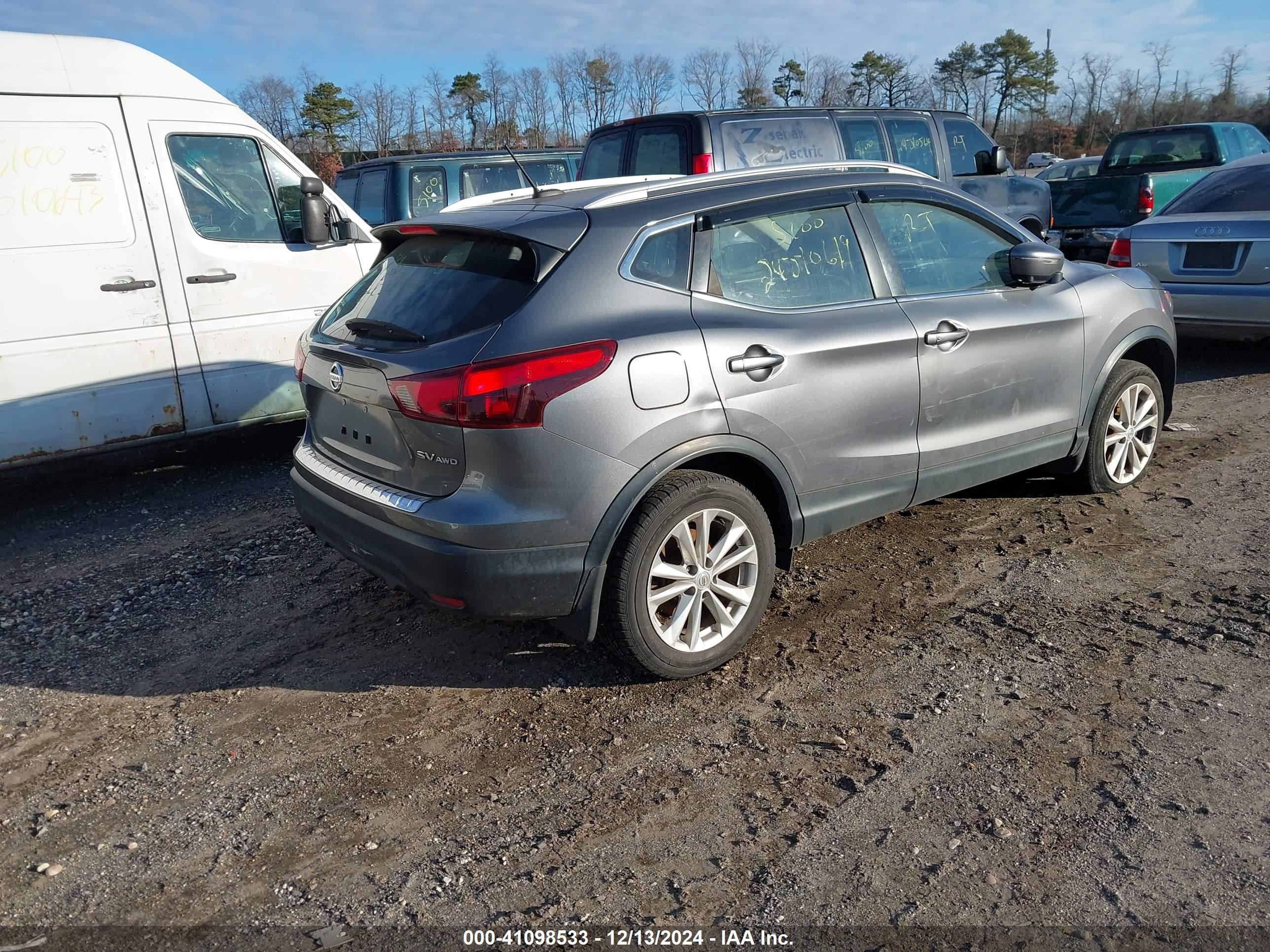NISSAN ROGUE image 4