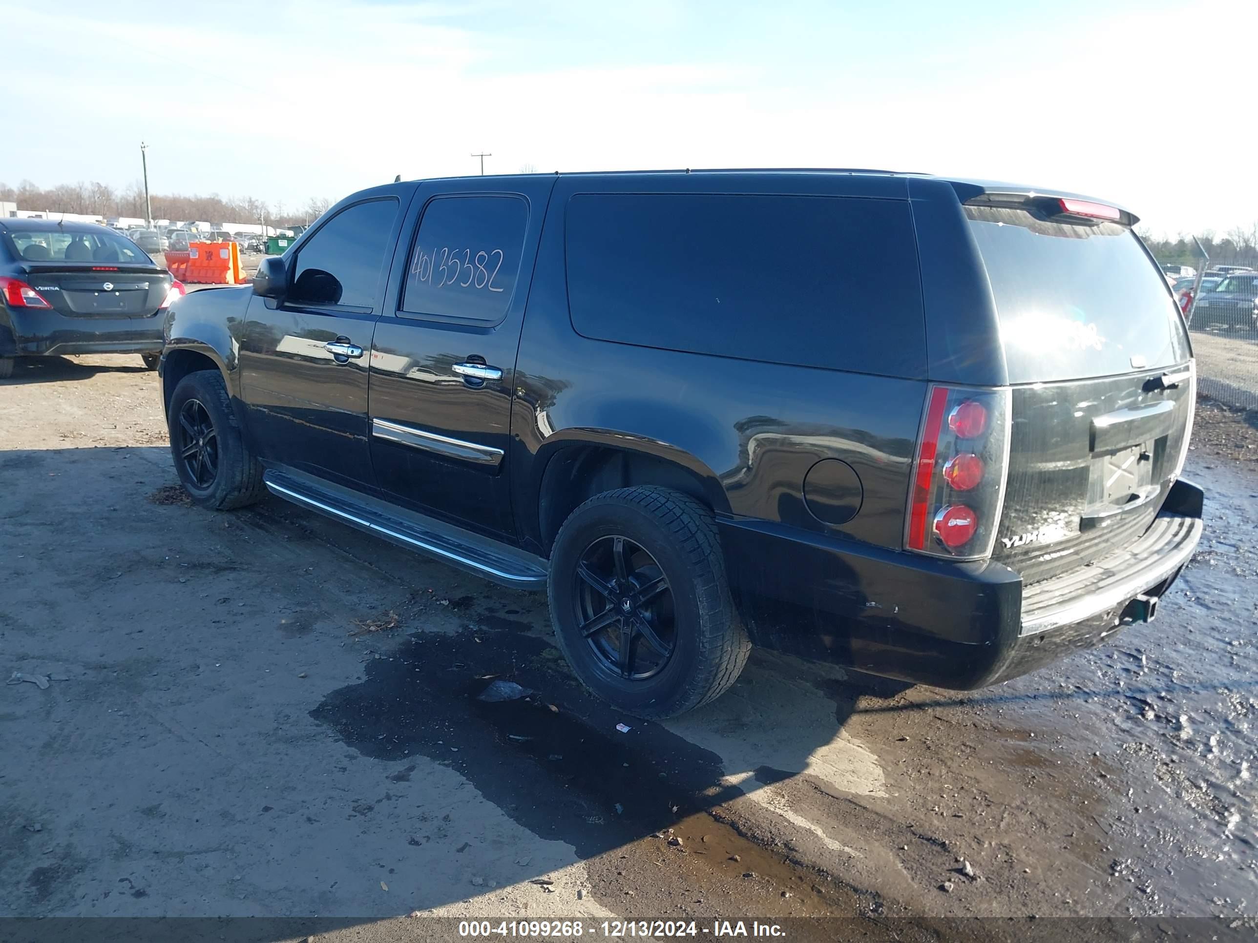 GMC YUKON image 3