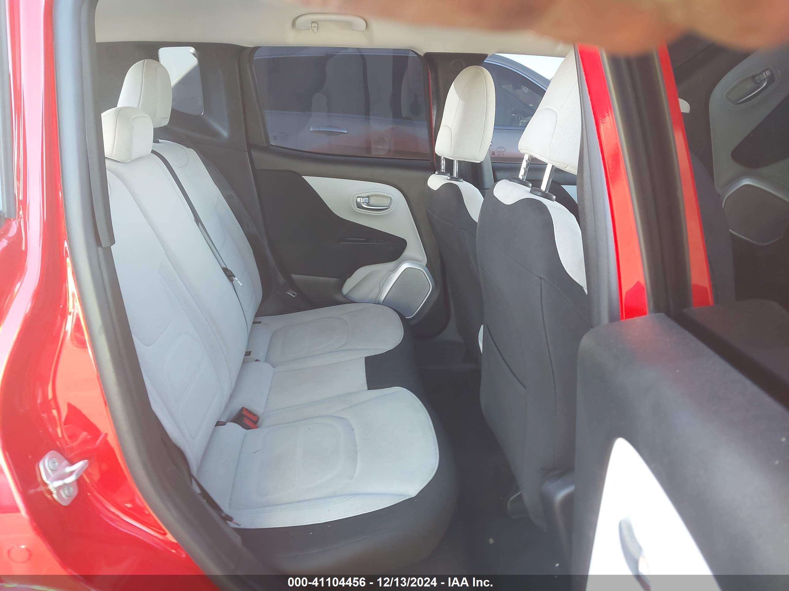 JEEP RENEGADE image 8