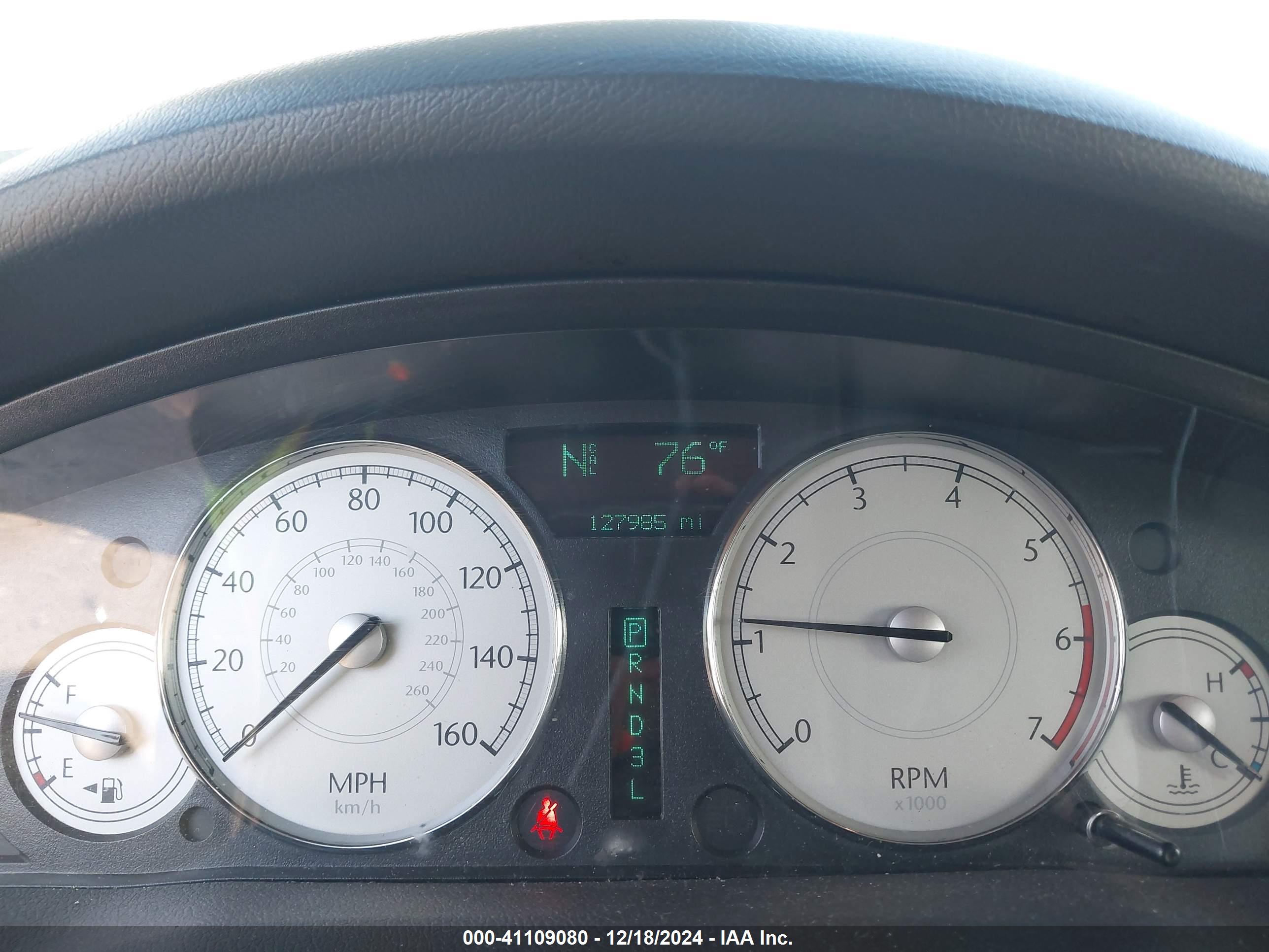 CHRYSLER 300 image 7