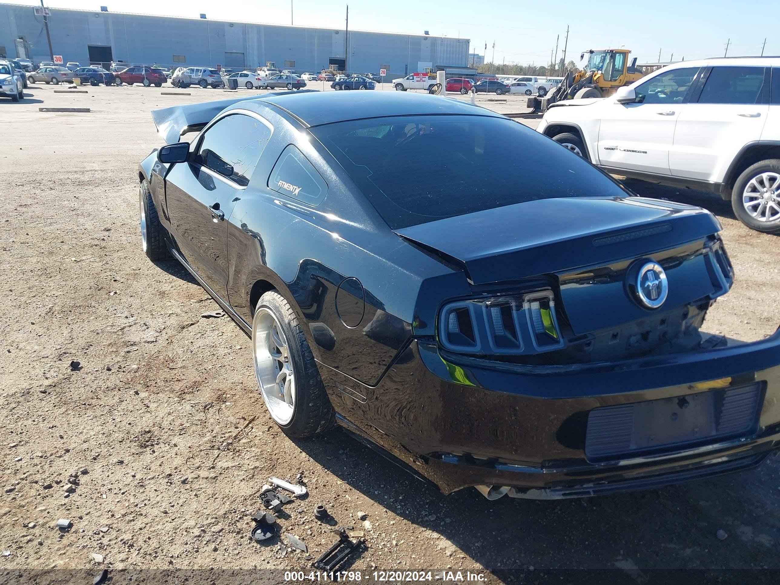 FORD MUSTANG image 3