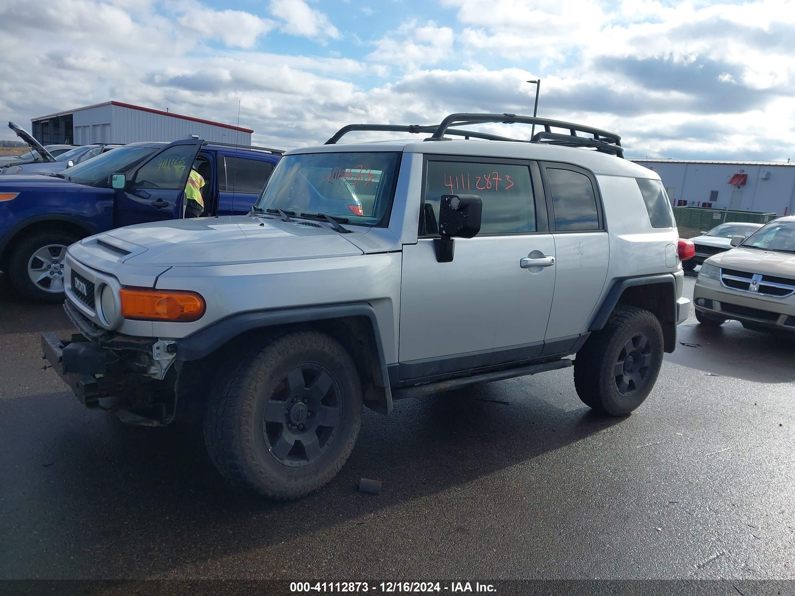 TOYOTA FJ image 2
