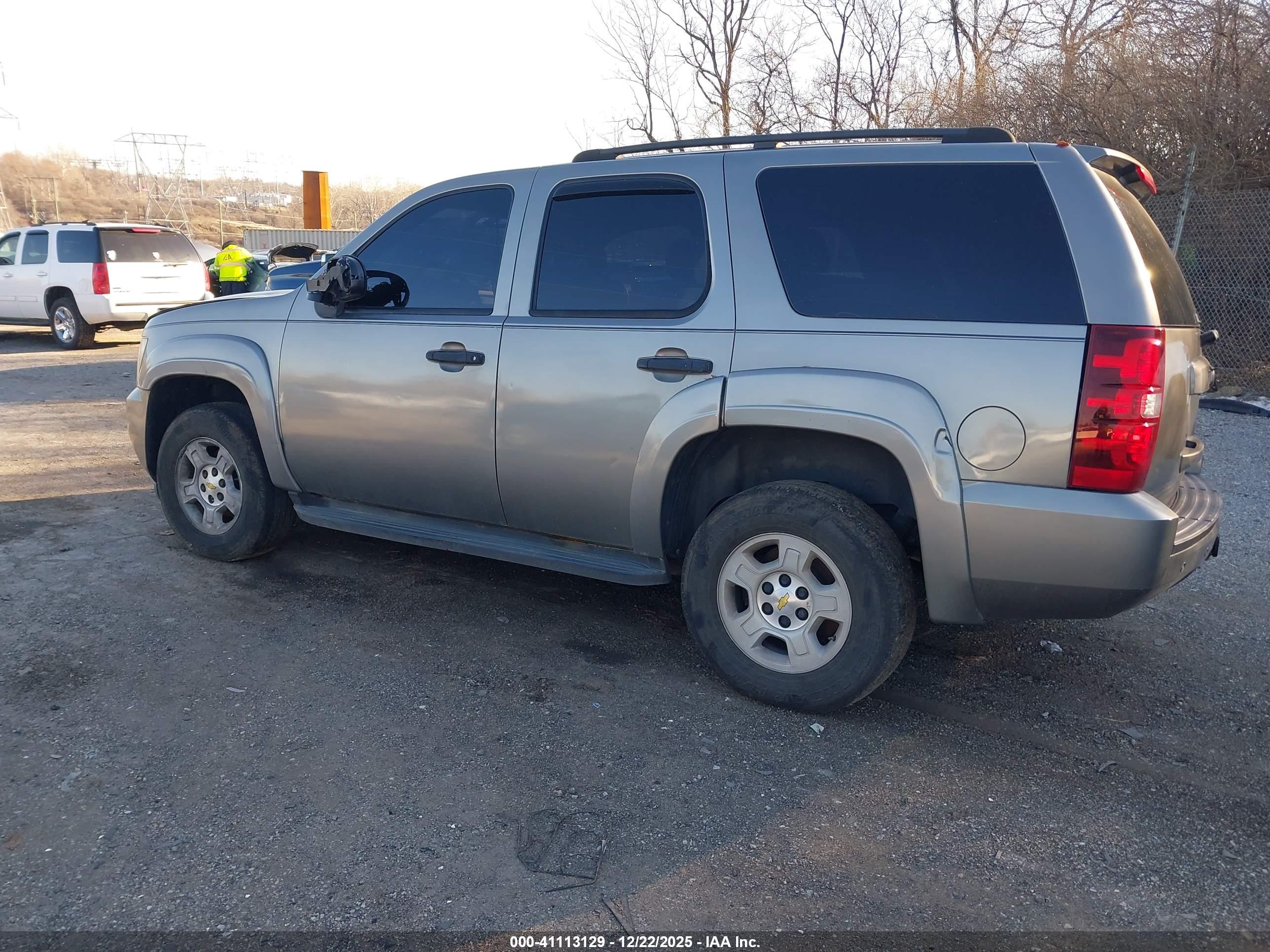 CHEVROLET TAHOE image 3