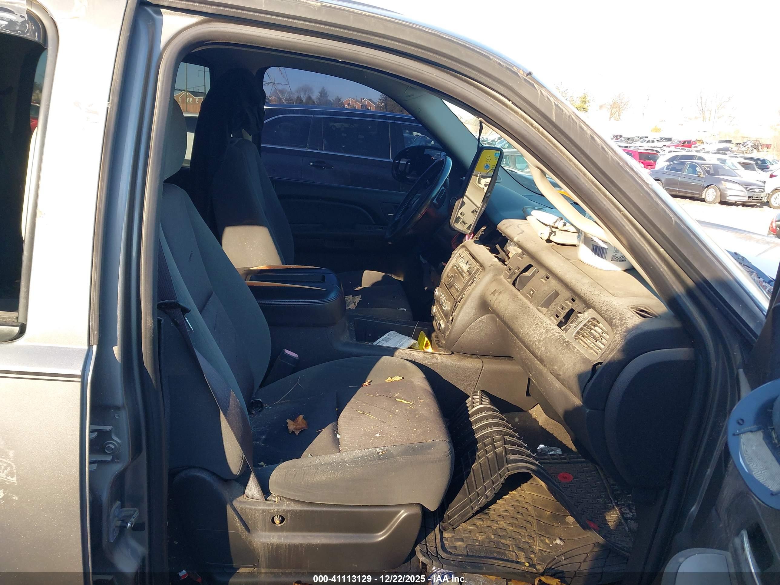 CHEVROLET TAHOE image 5