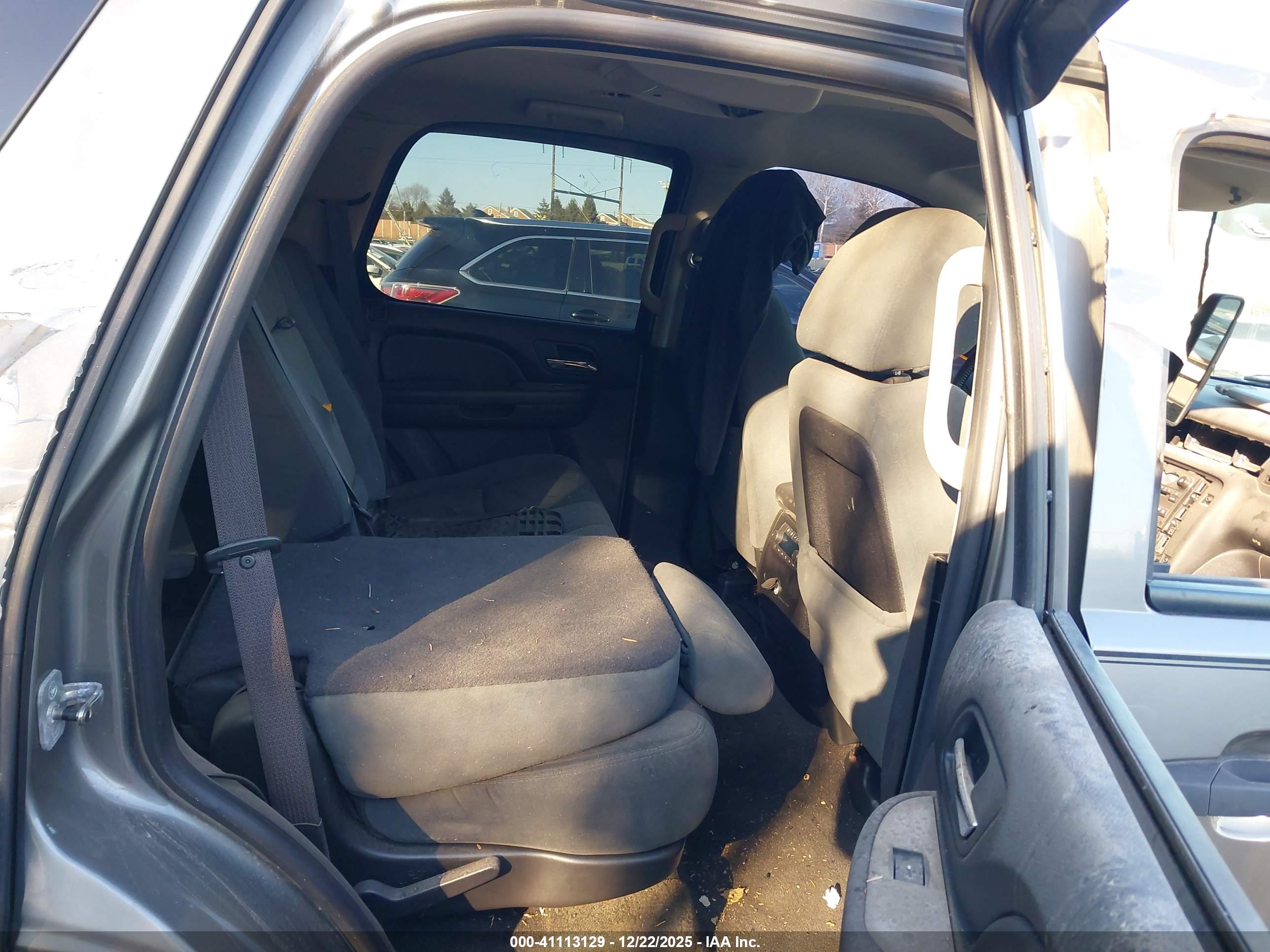 CHEVROLET TAHOE image 8