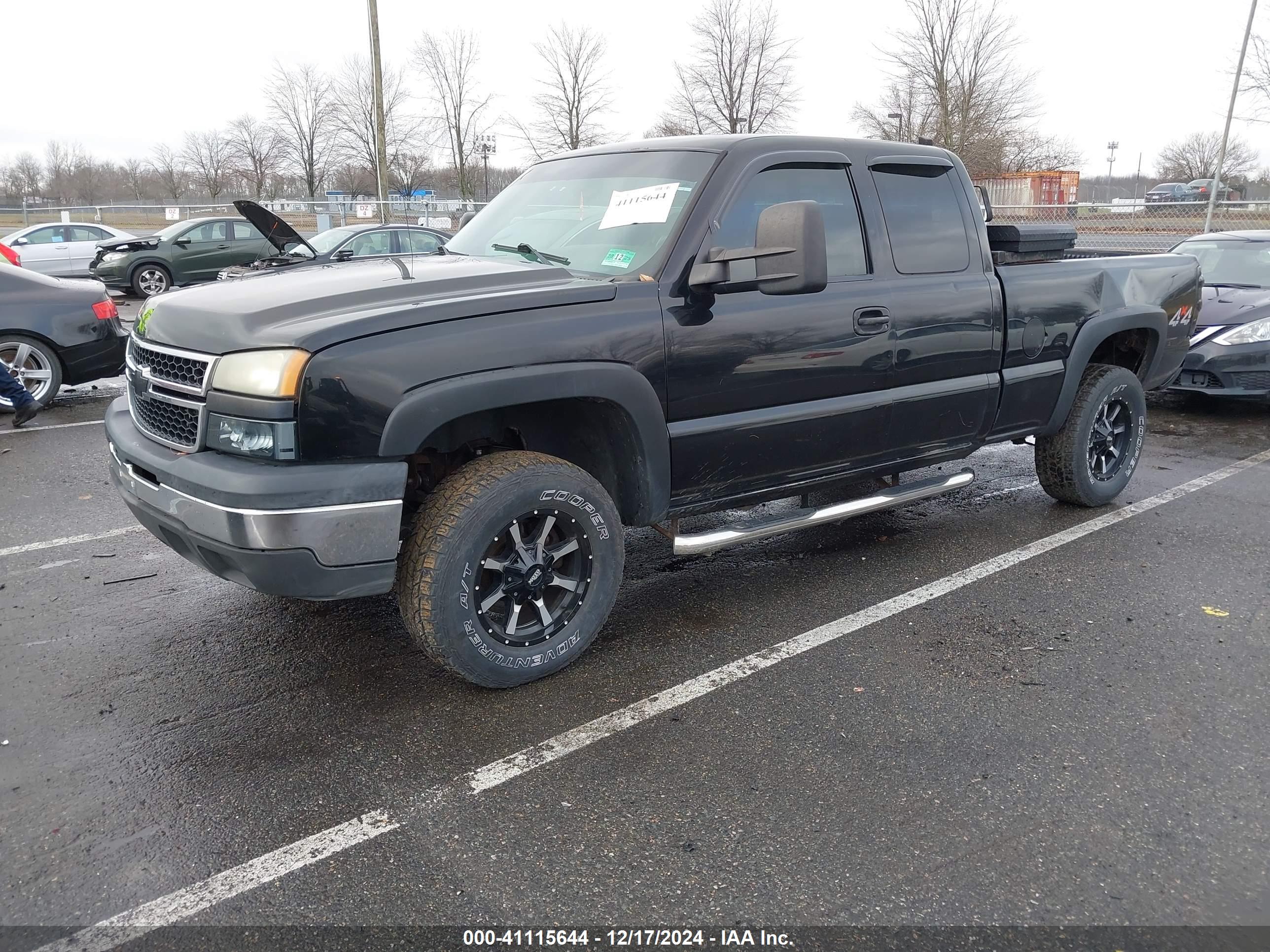 CHEVROLET SILVERADO image 2
