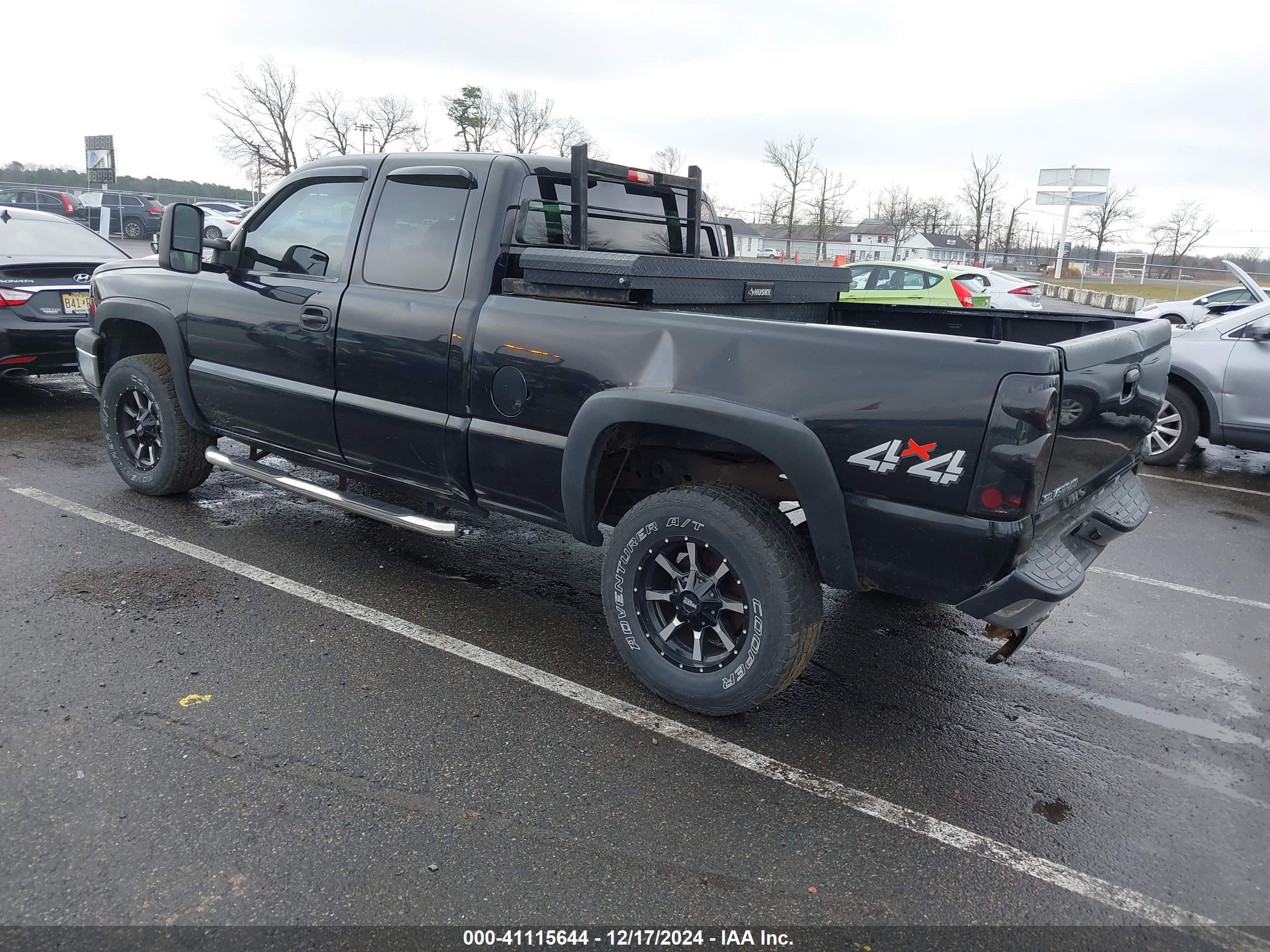 CHEVROLET SILVERADO image 3
