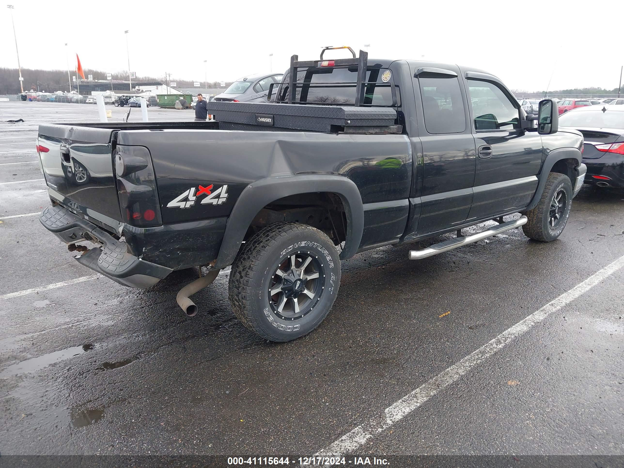 CHEVROLET SILVERADO image 4