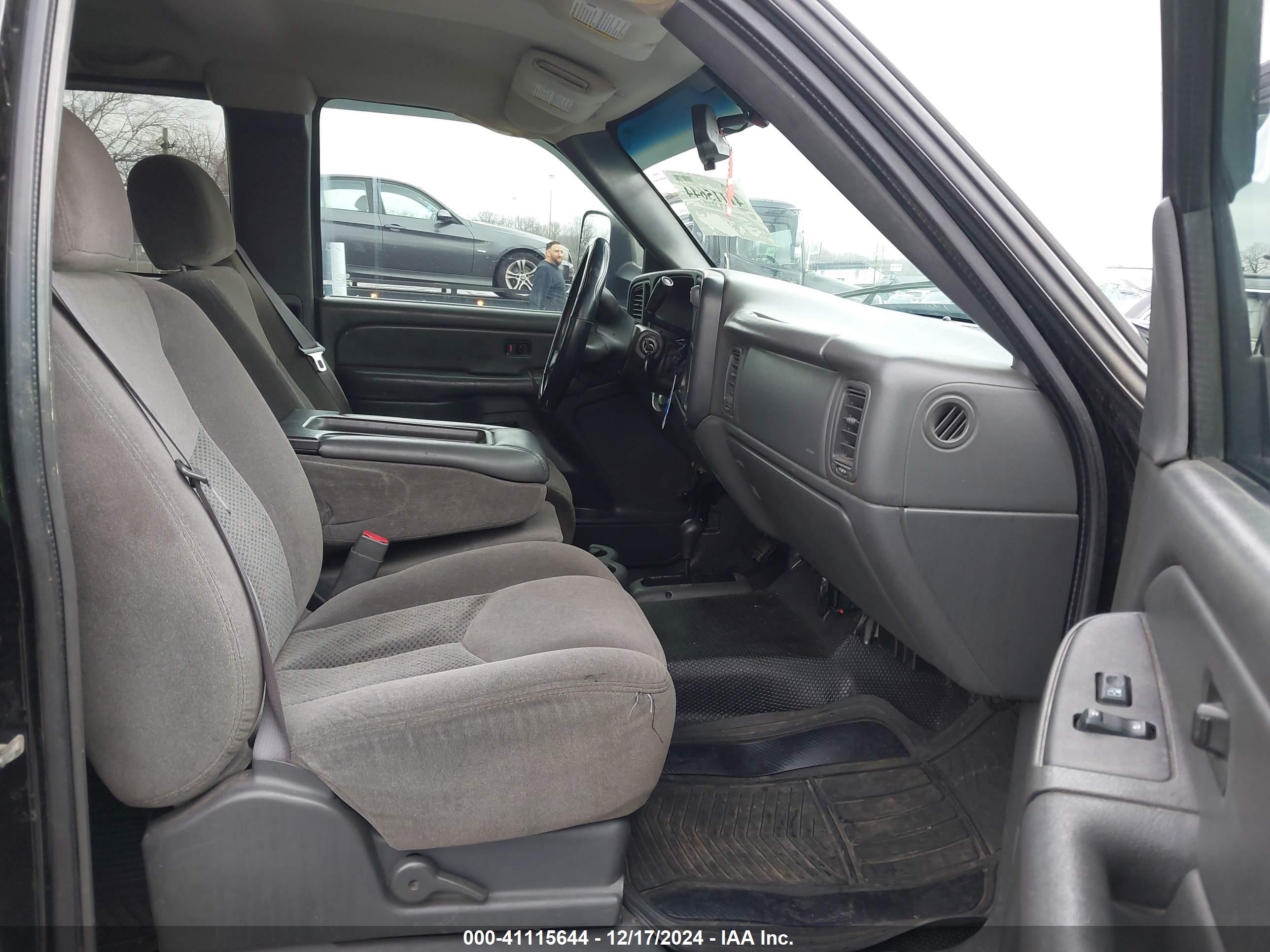 CHEVROLET SILVERADO image 5