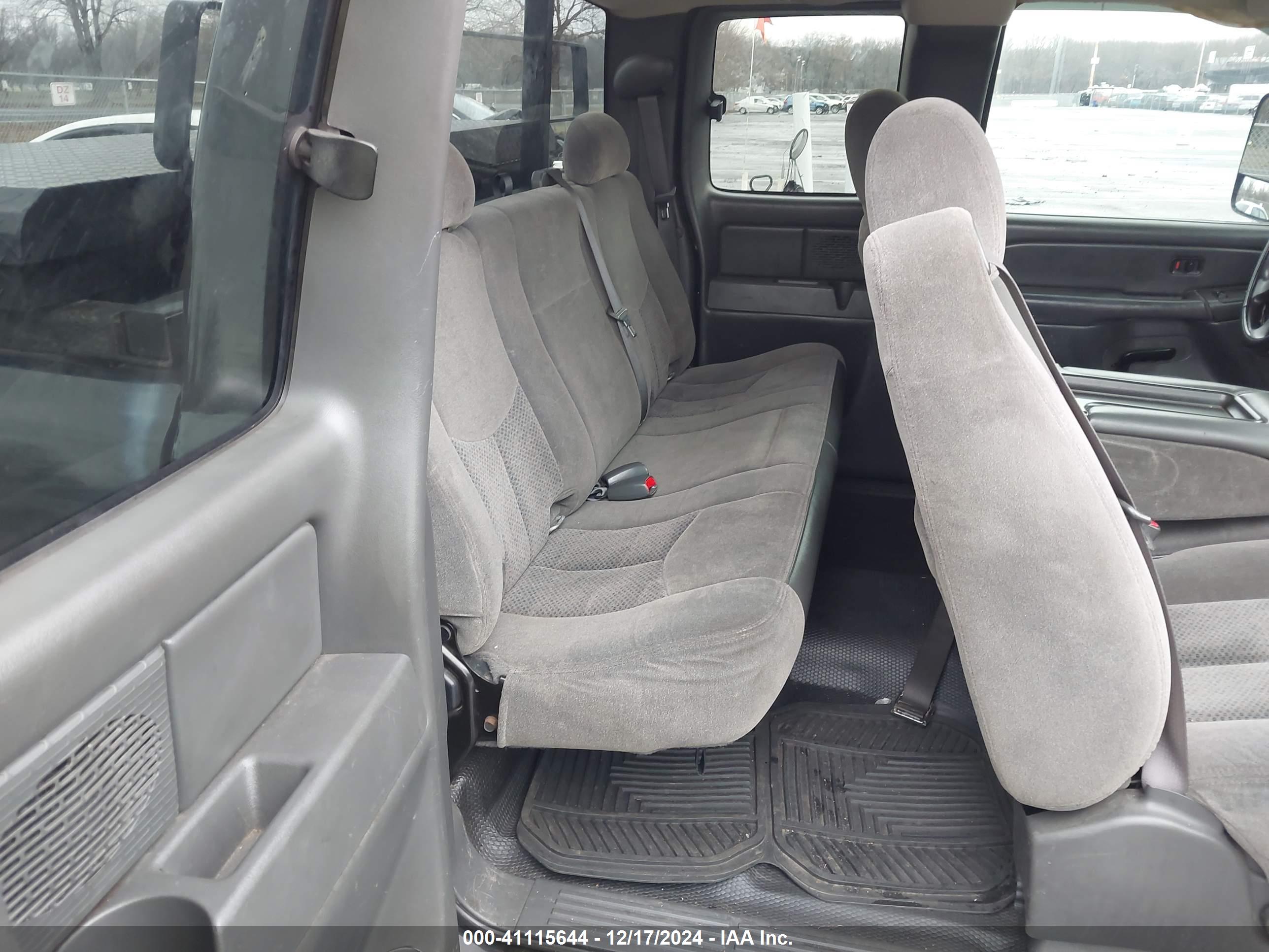 CHEVROLET SILVERADO image 8