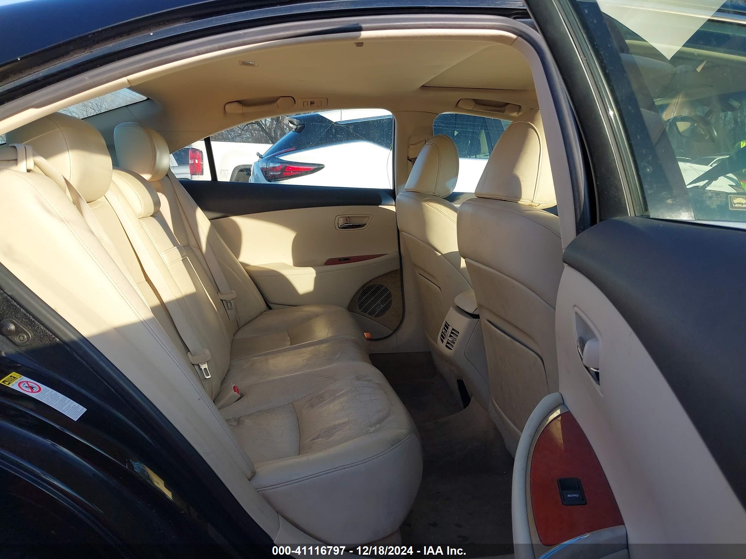 LEXUS ES image 8