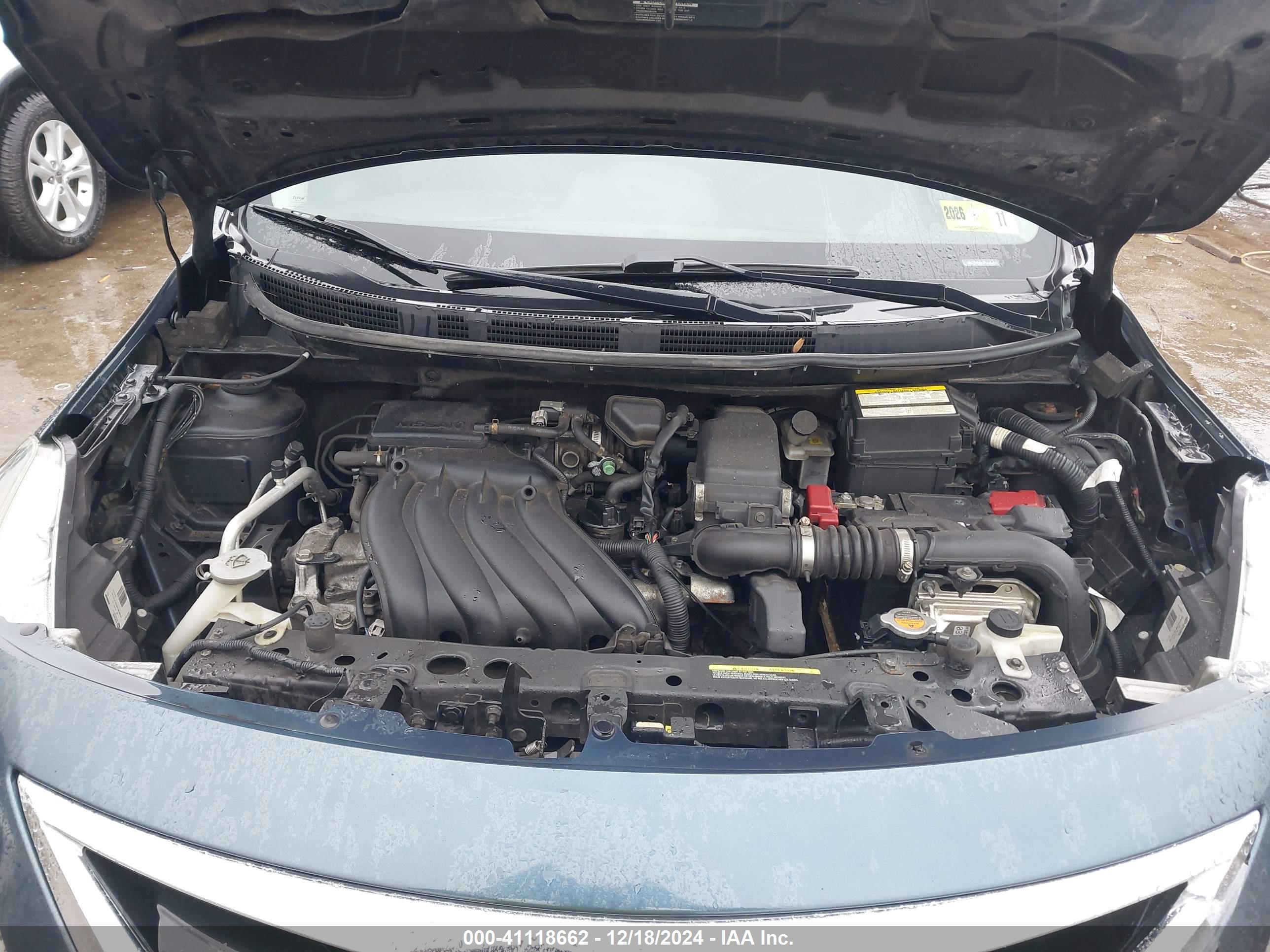 NISSAN VERSA image 10