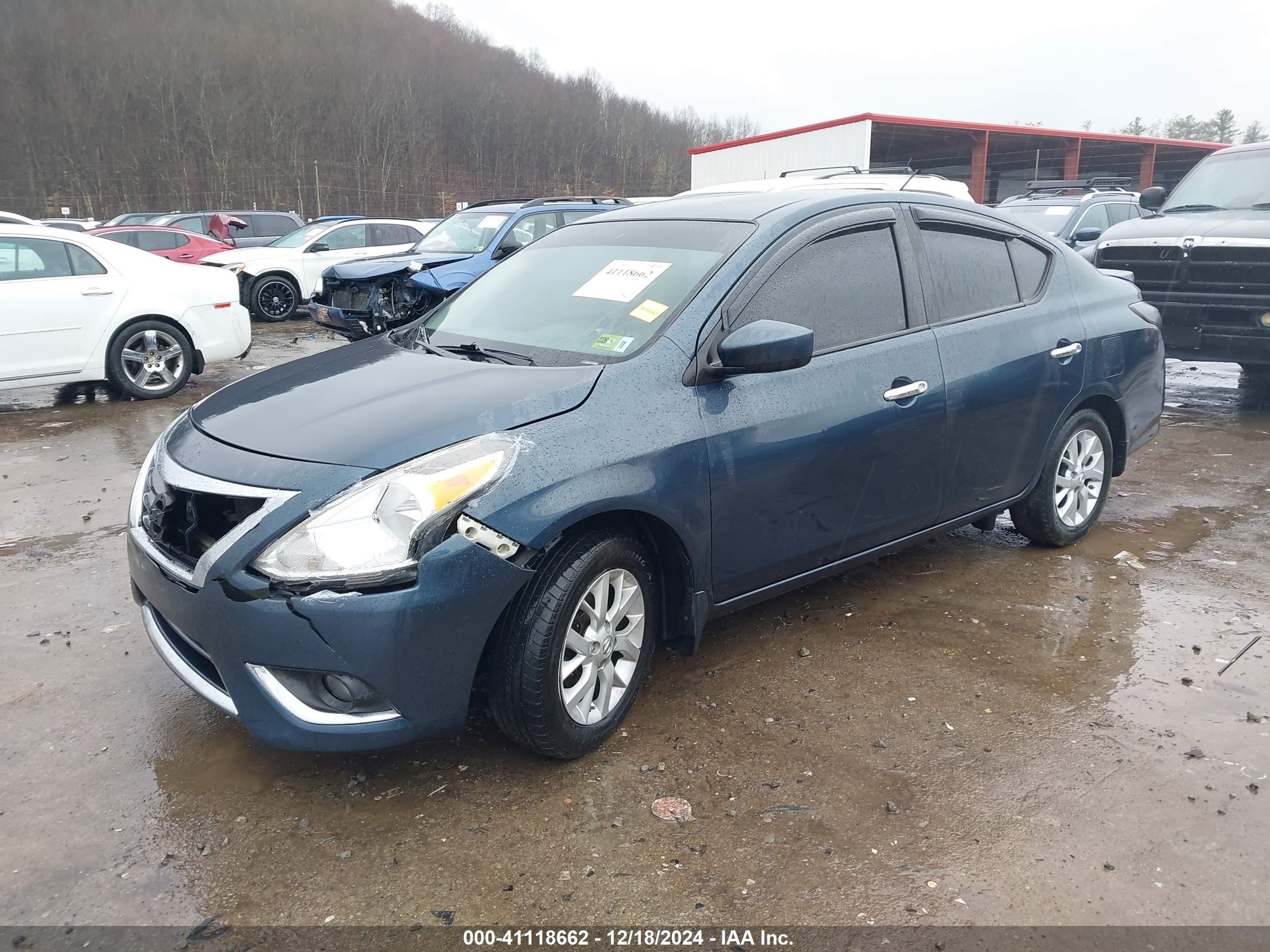 NISSAN VERSA image 2