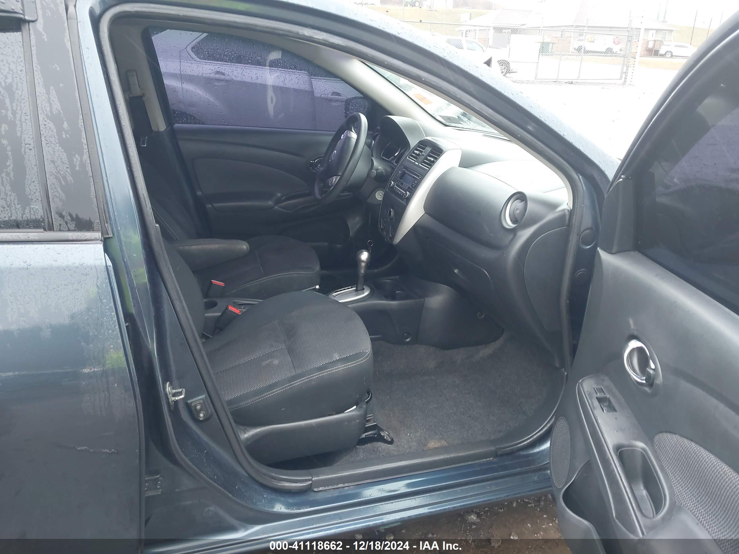 NISSAN VERSA image 5