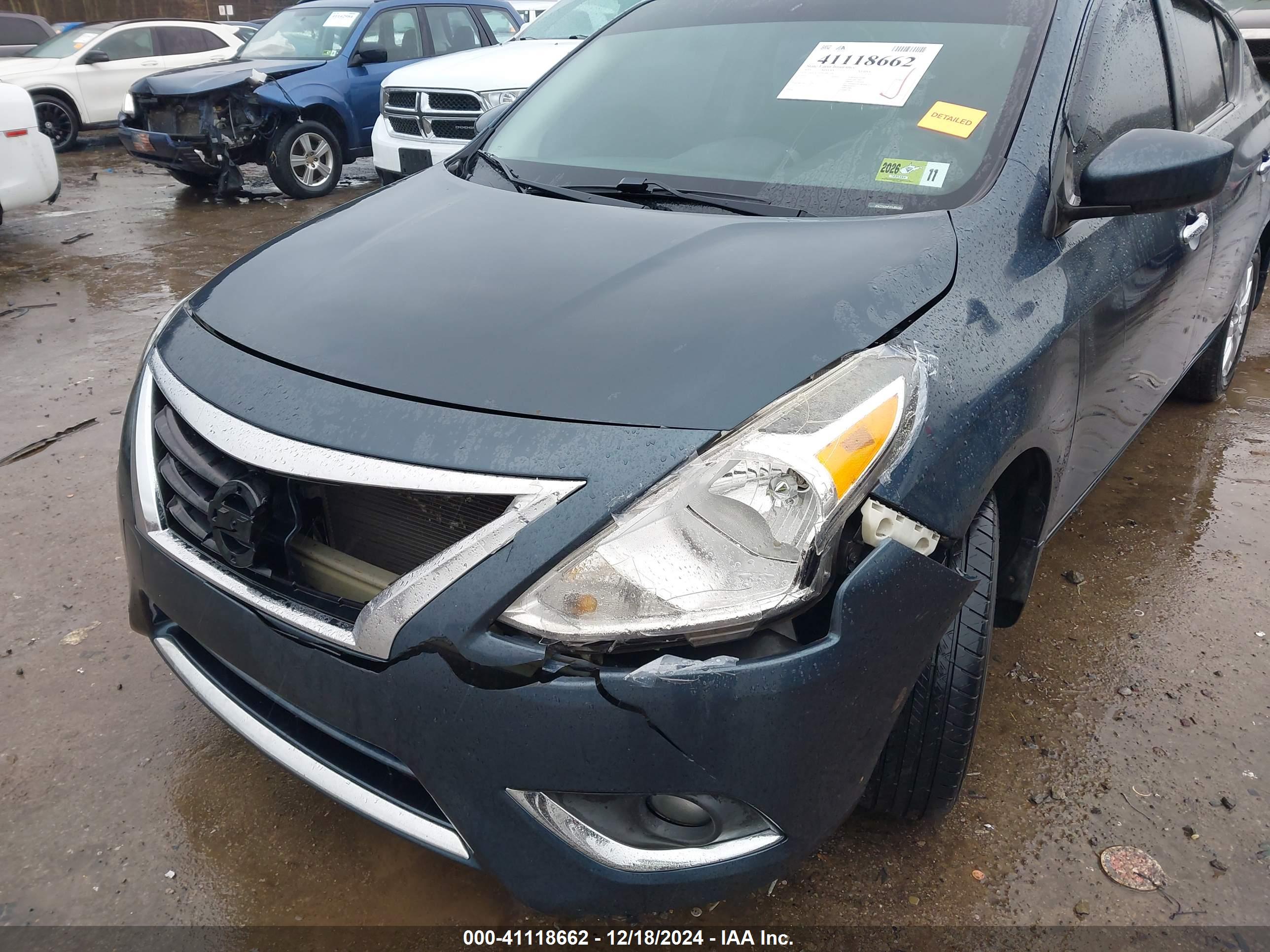 NISSAN VERSA image 6