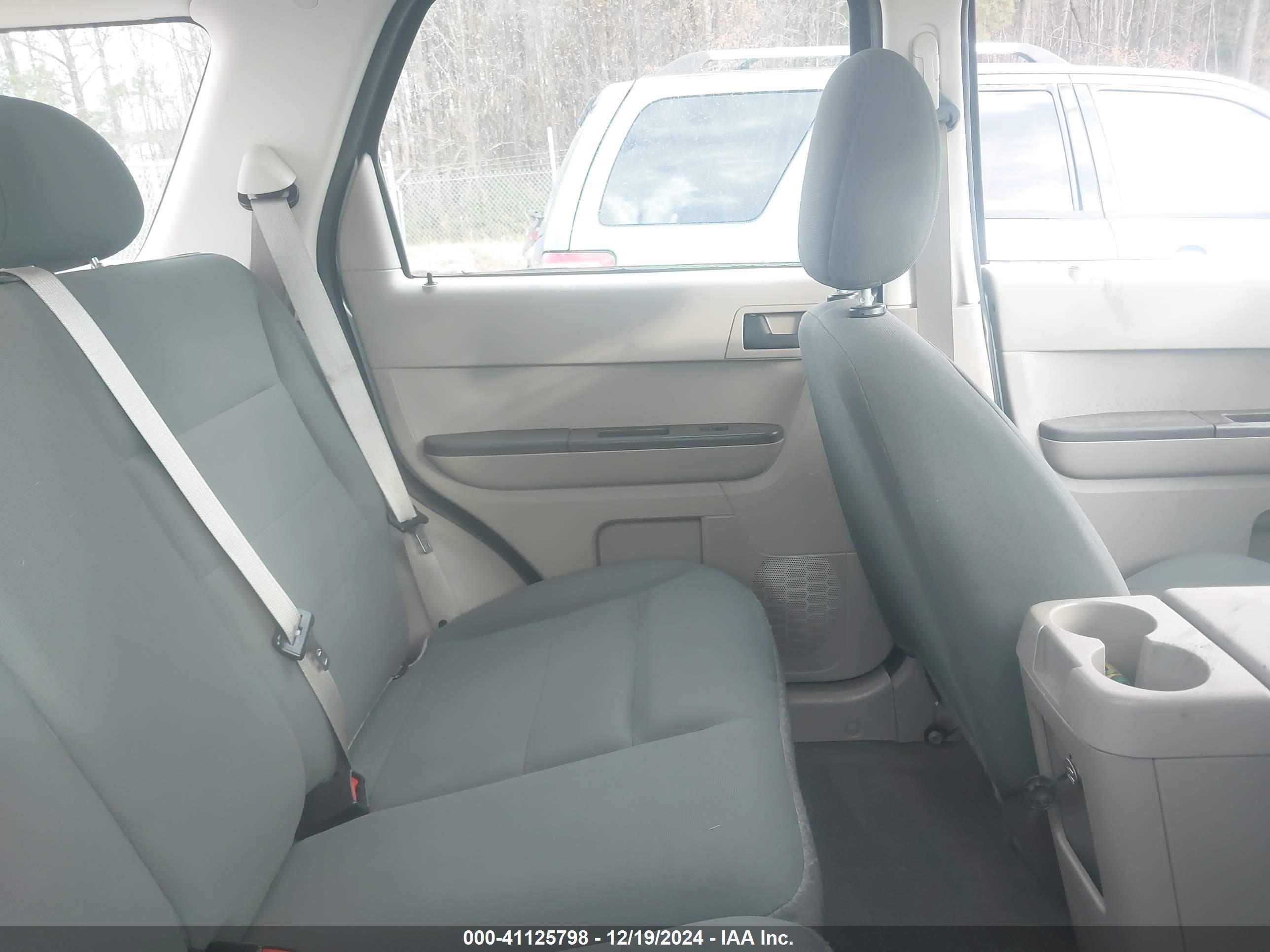 FORD ESCAPE image 8
