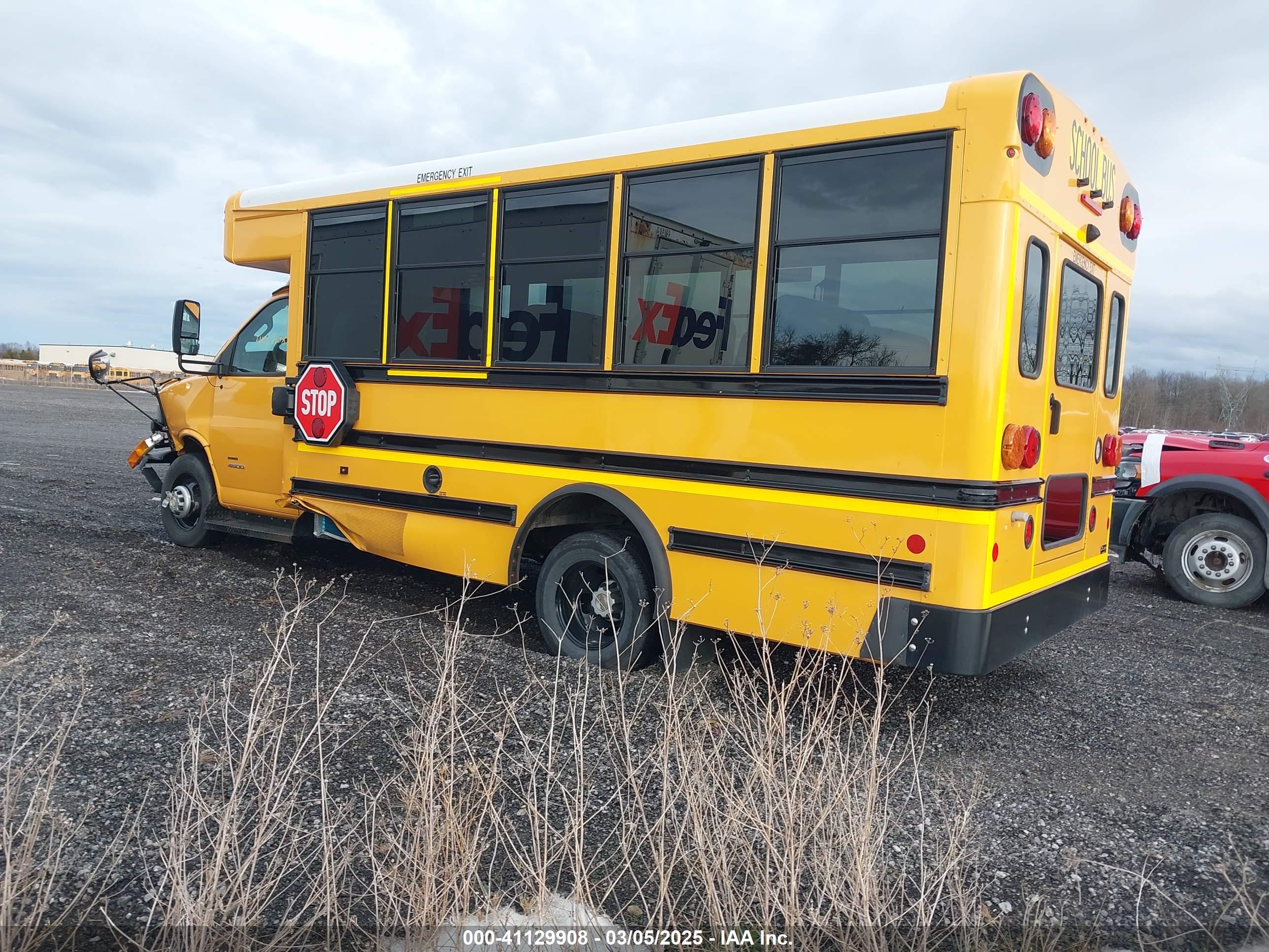 CHEVROLET EXPRESS image 3