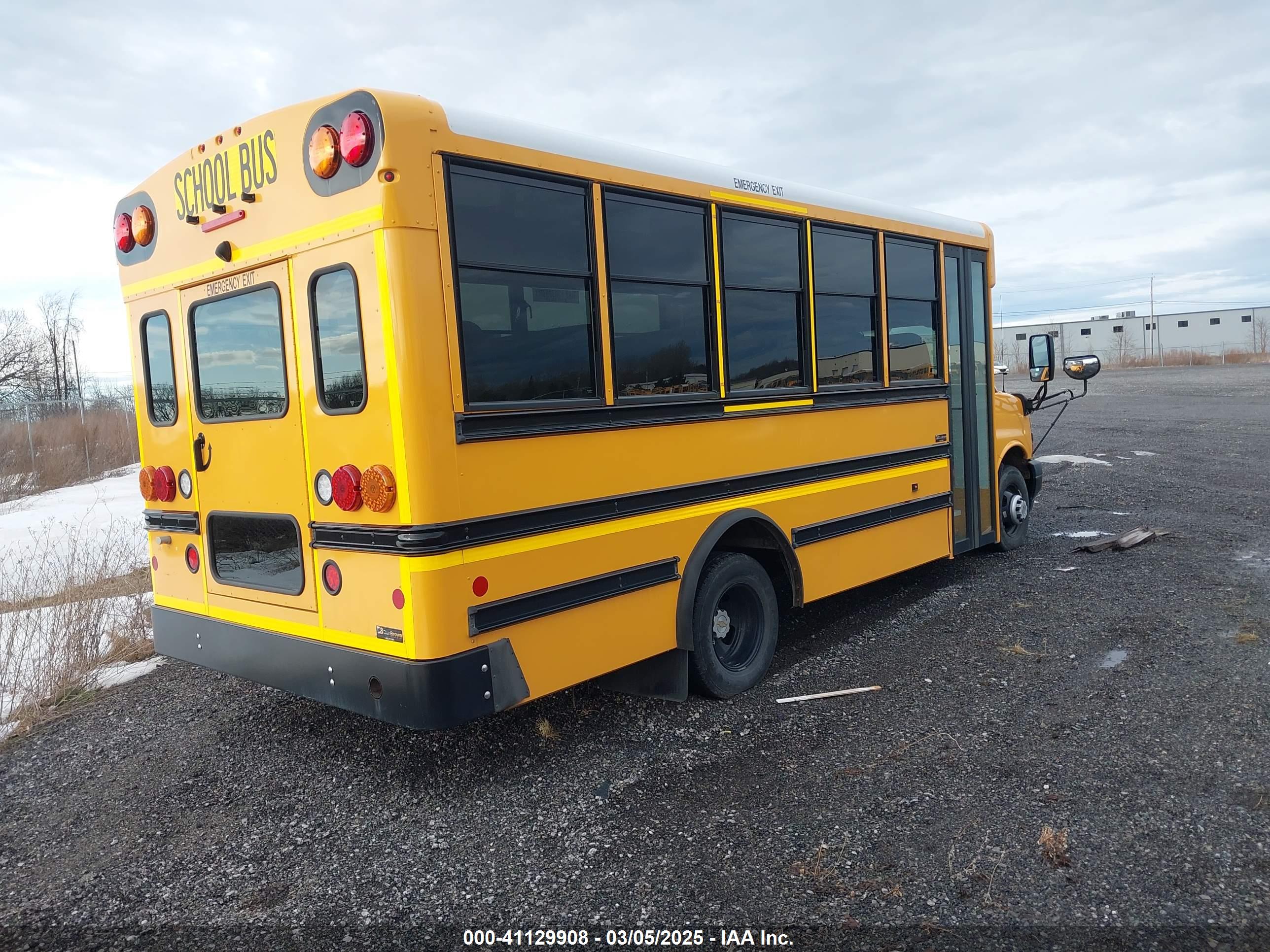 CHEVROLET EXPRESS image 4