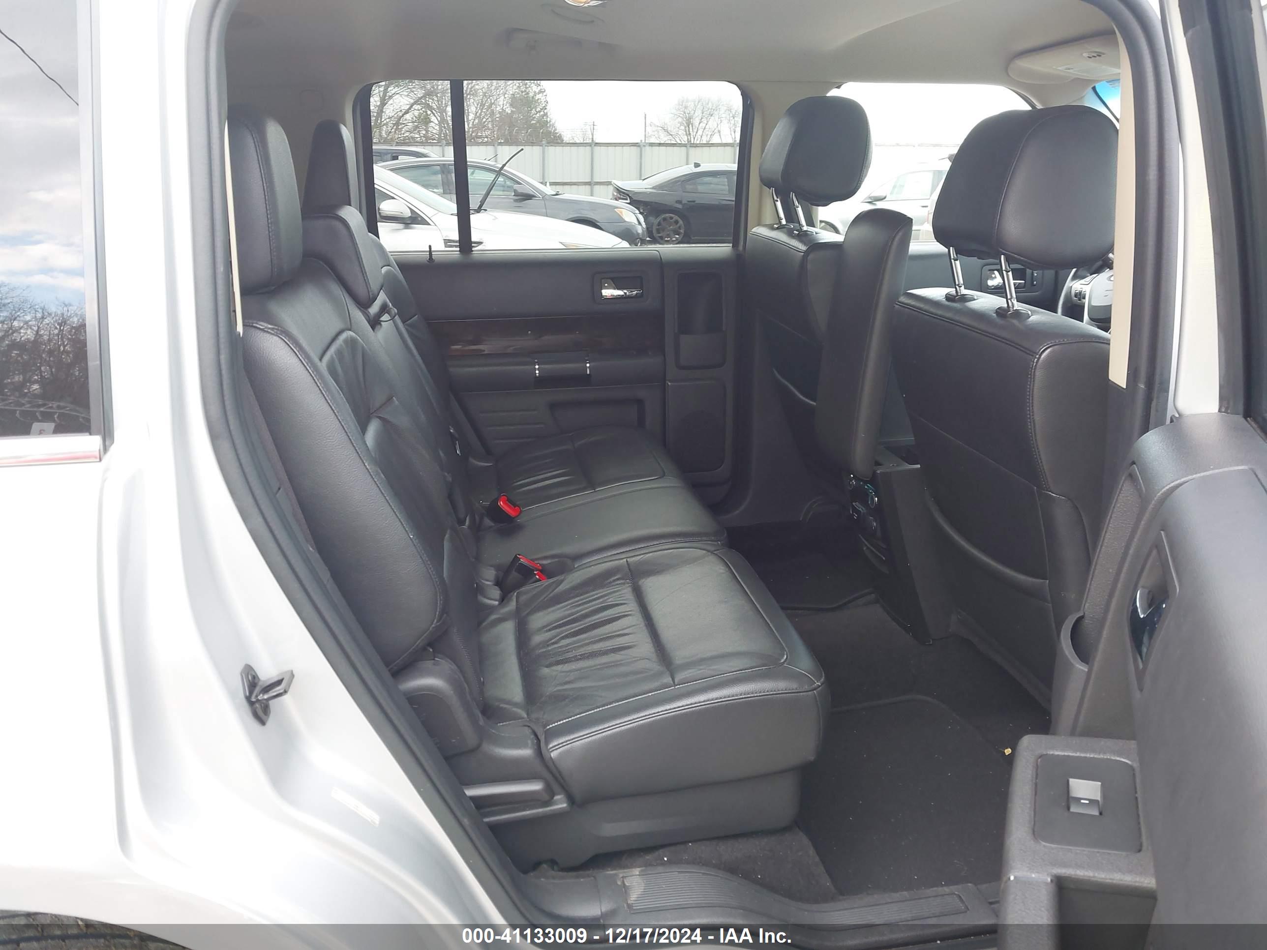 FORD FLEX image 8