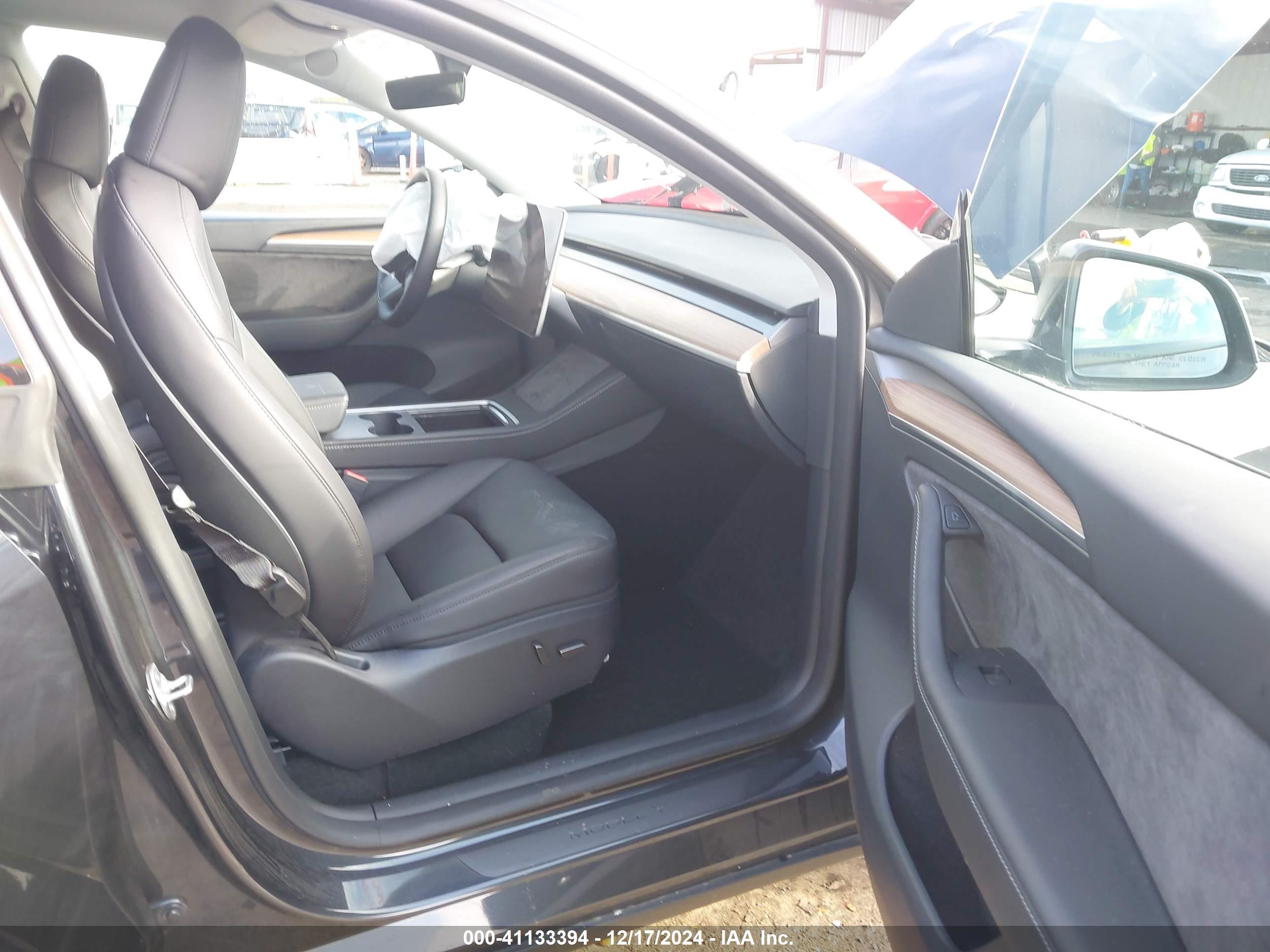 TESLA MODEL image 5