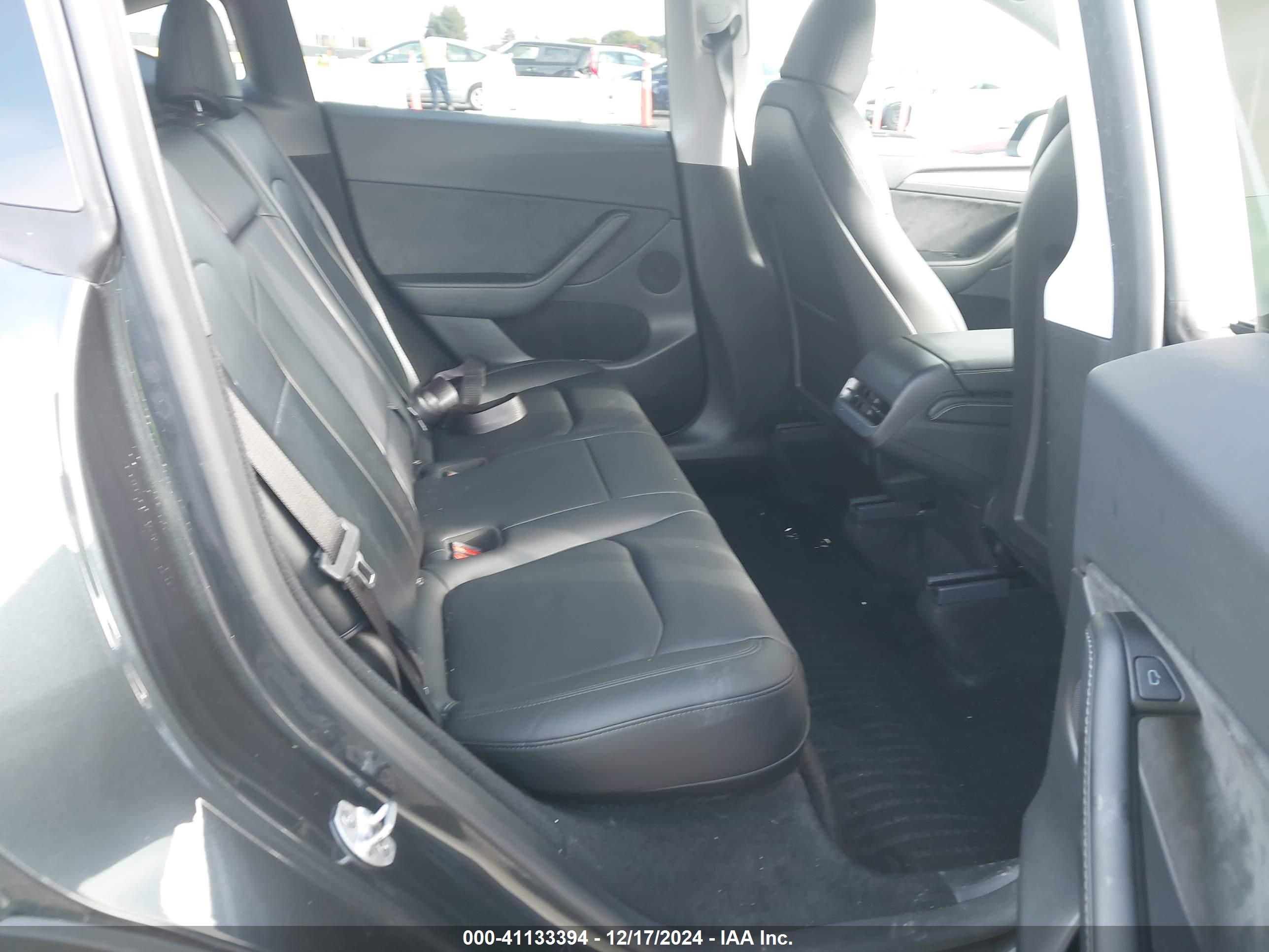 TESLA MODEL image 8