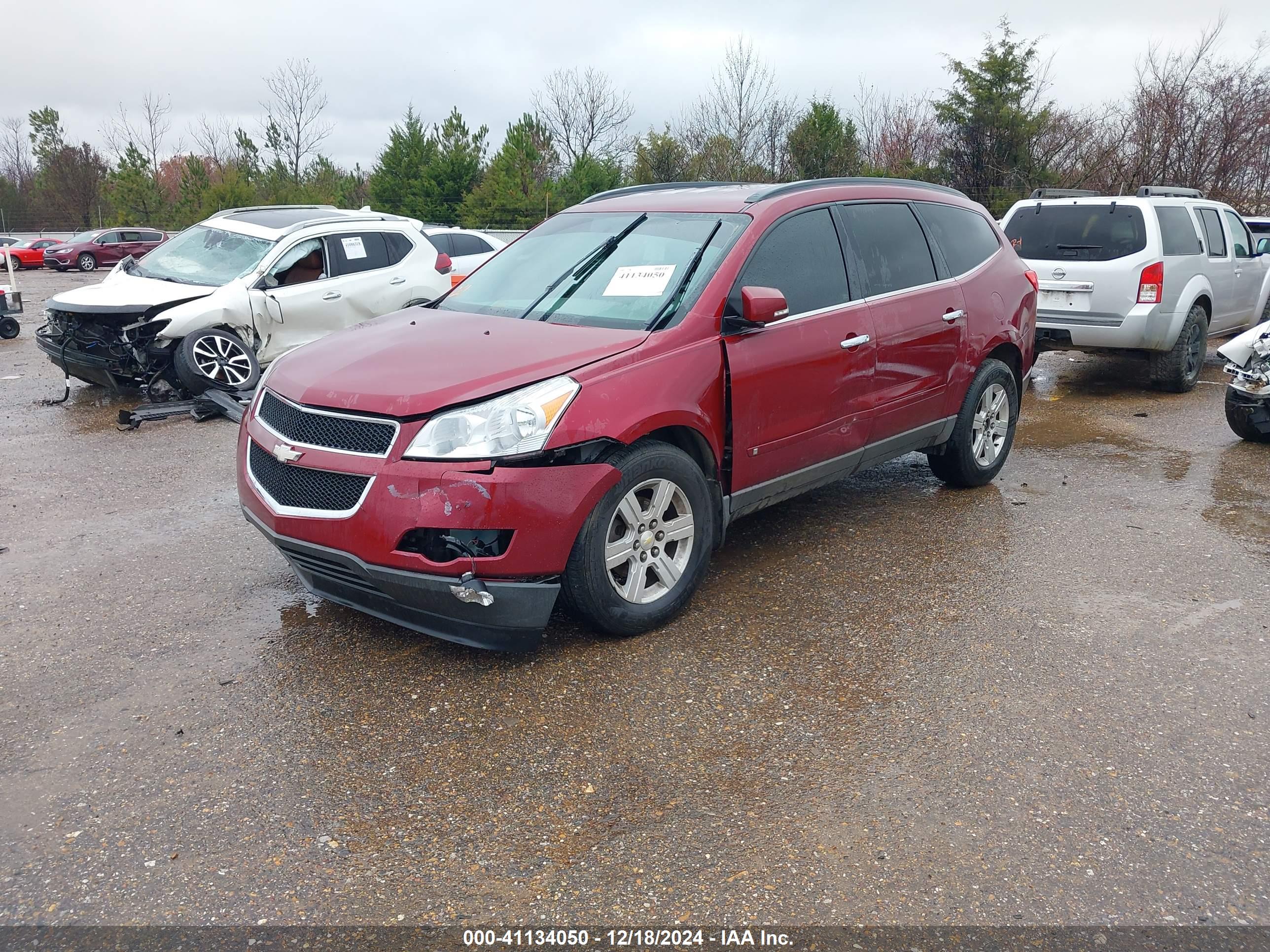 CHEVROLET TRAVERSE image 2