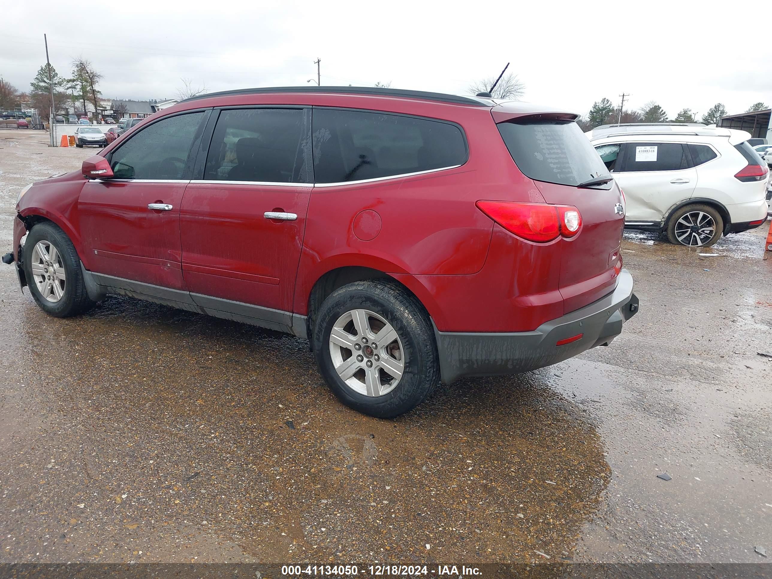 CHEVROLET TRAVERSE image 3