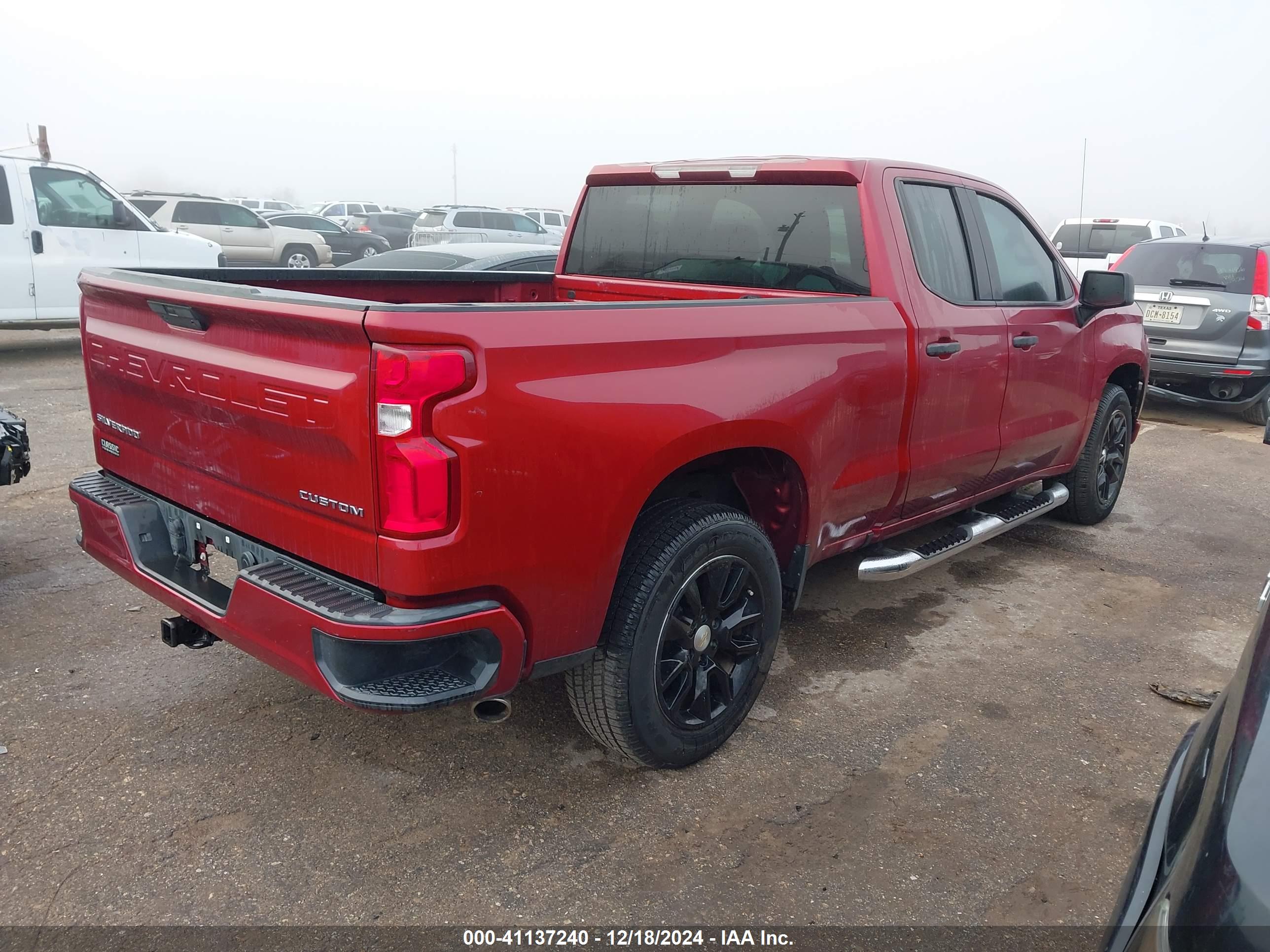 CHEVROLET SILVERADO image 4