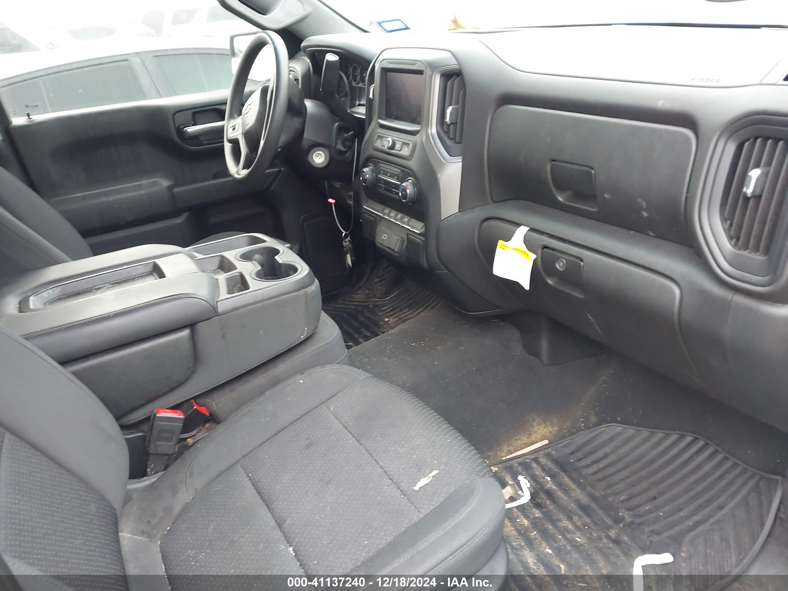 CHEVROLET SILVERADO image 5