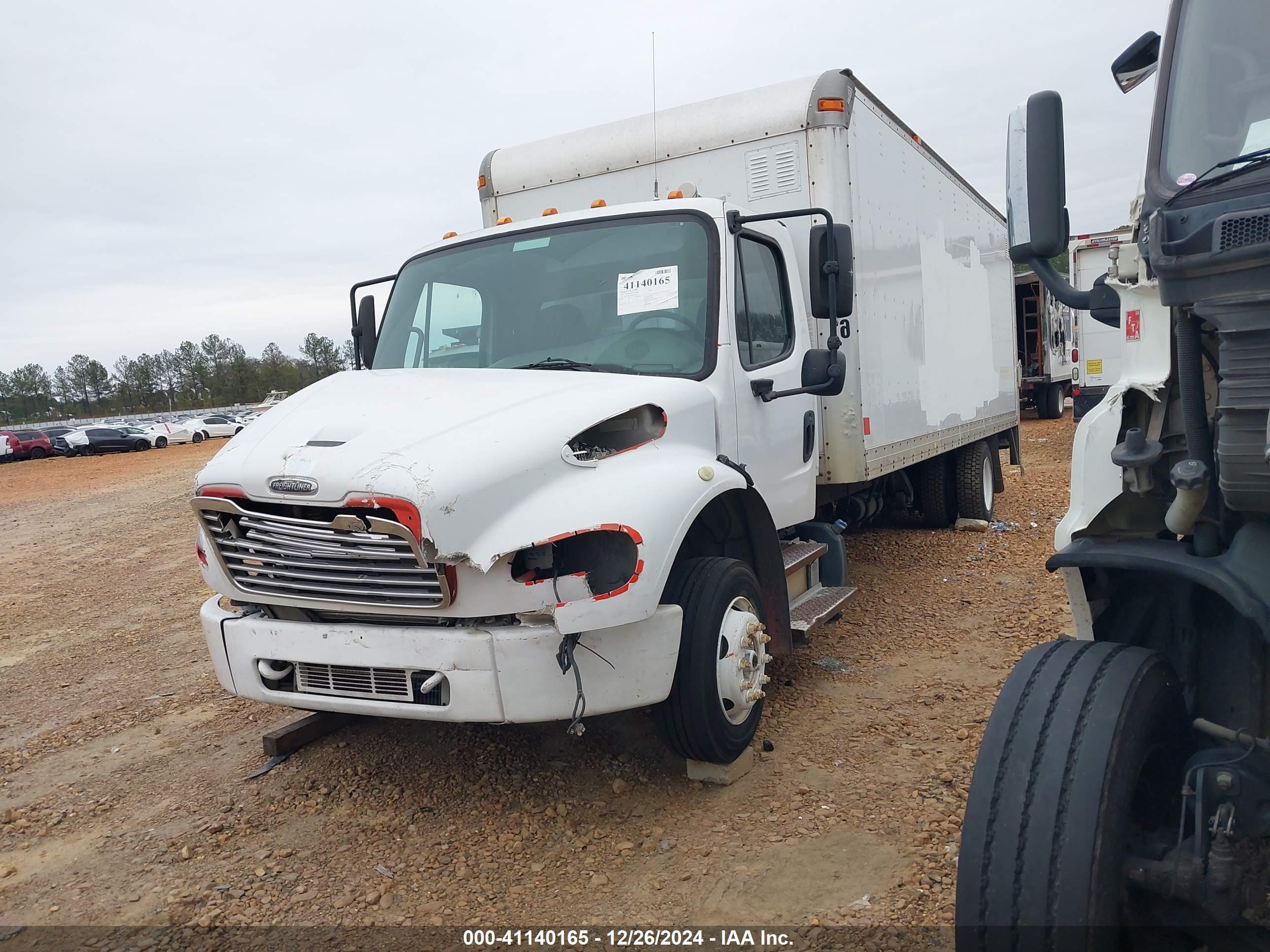 FREIGHTLINER M2 image 2