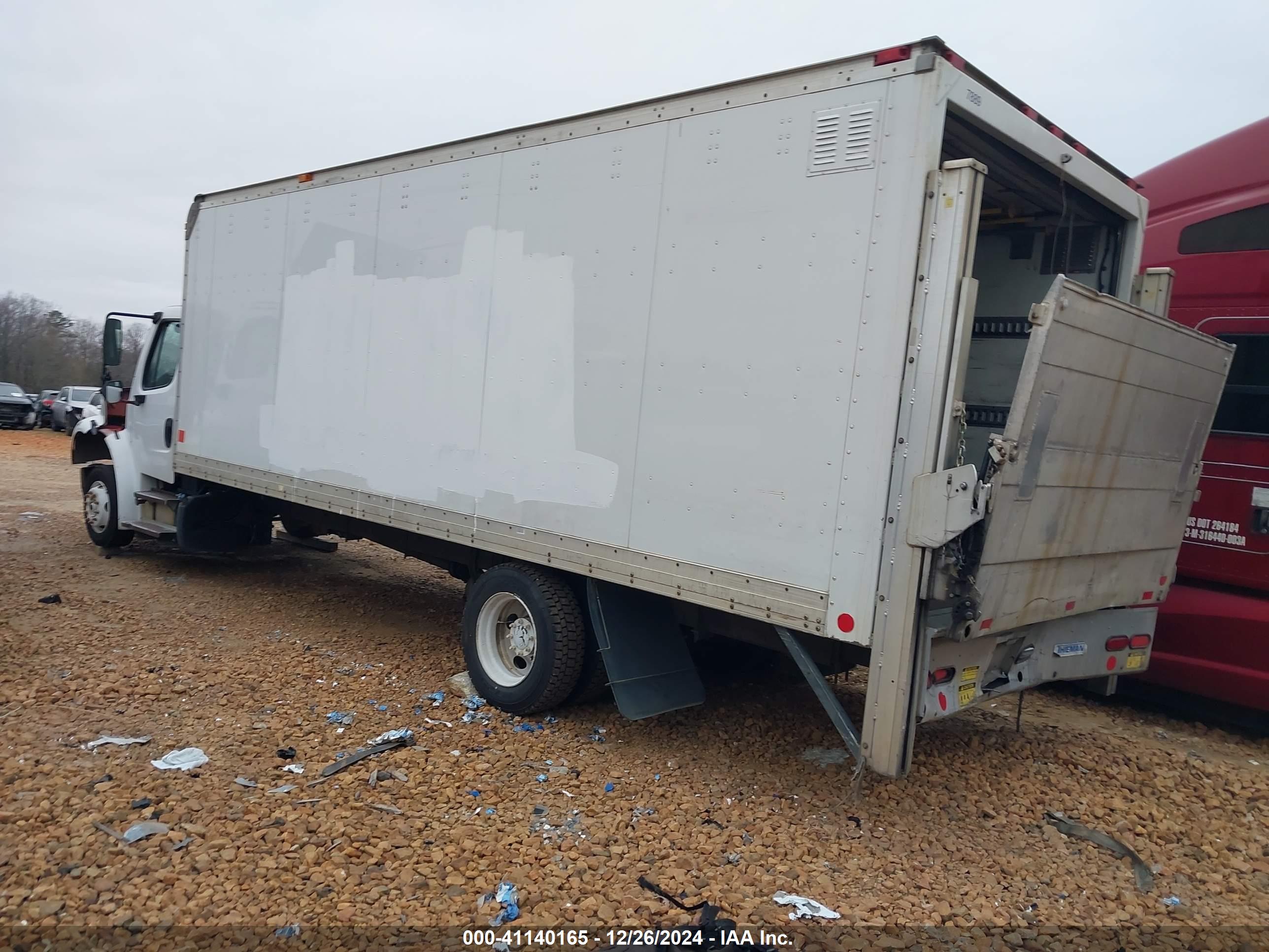 FREIGHTLINER M2 image 3