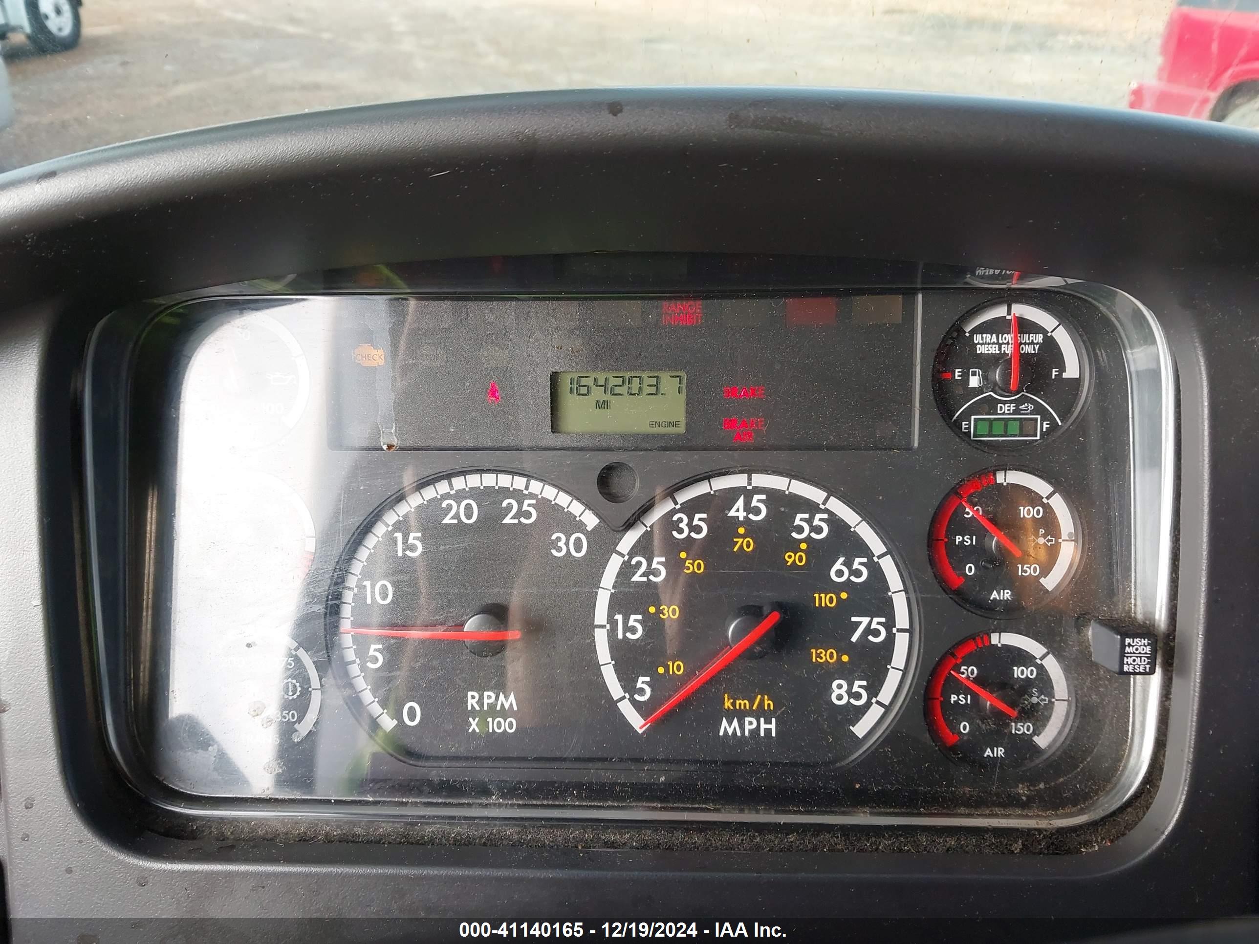 FREIGHTLINER M2 image 6