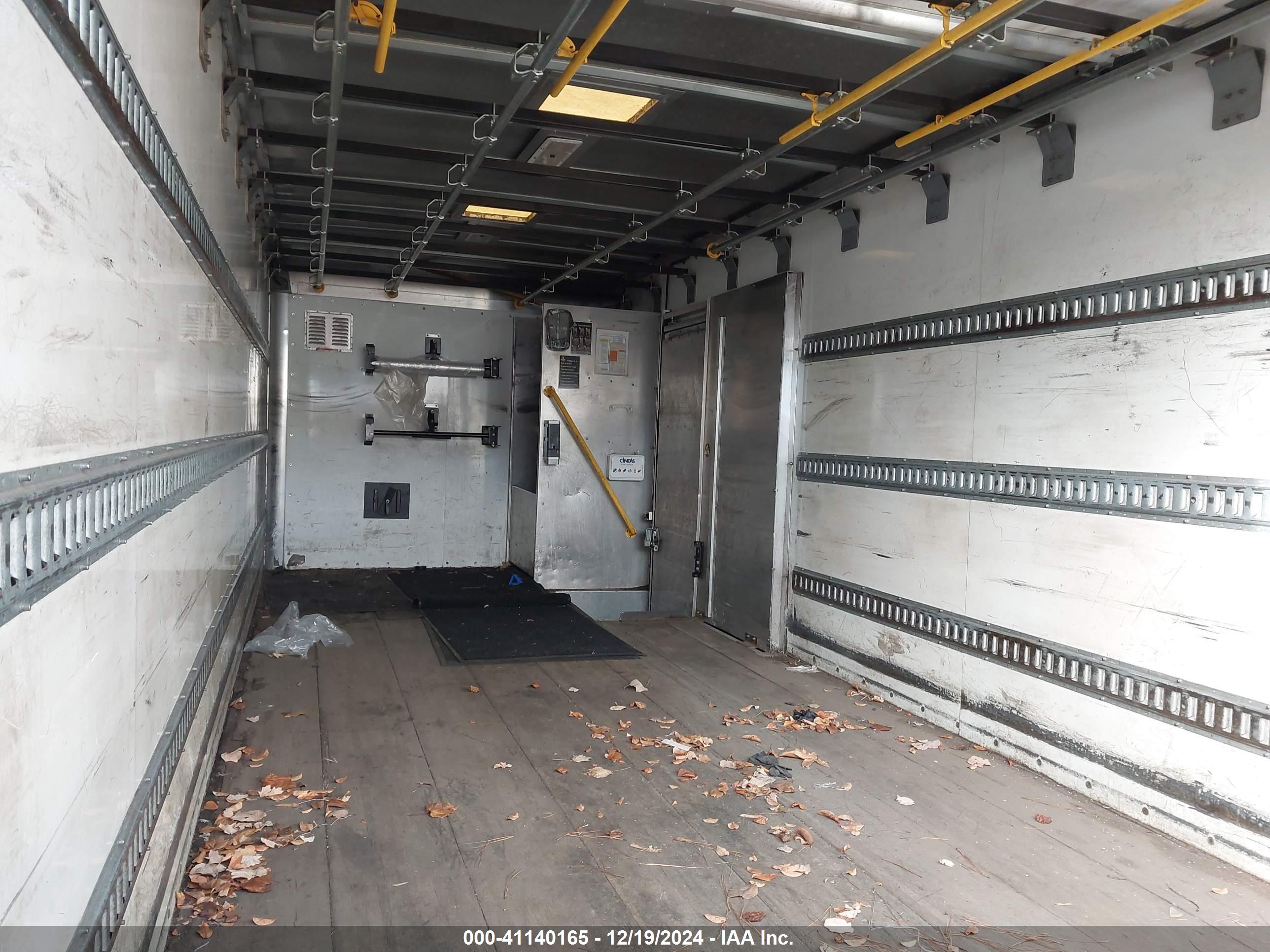 FREIGHTLINER M2 image 8