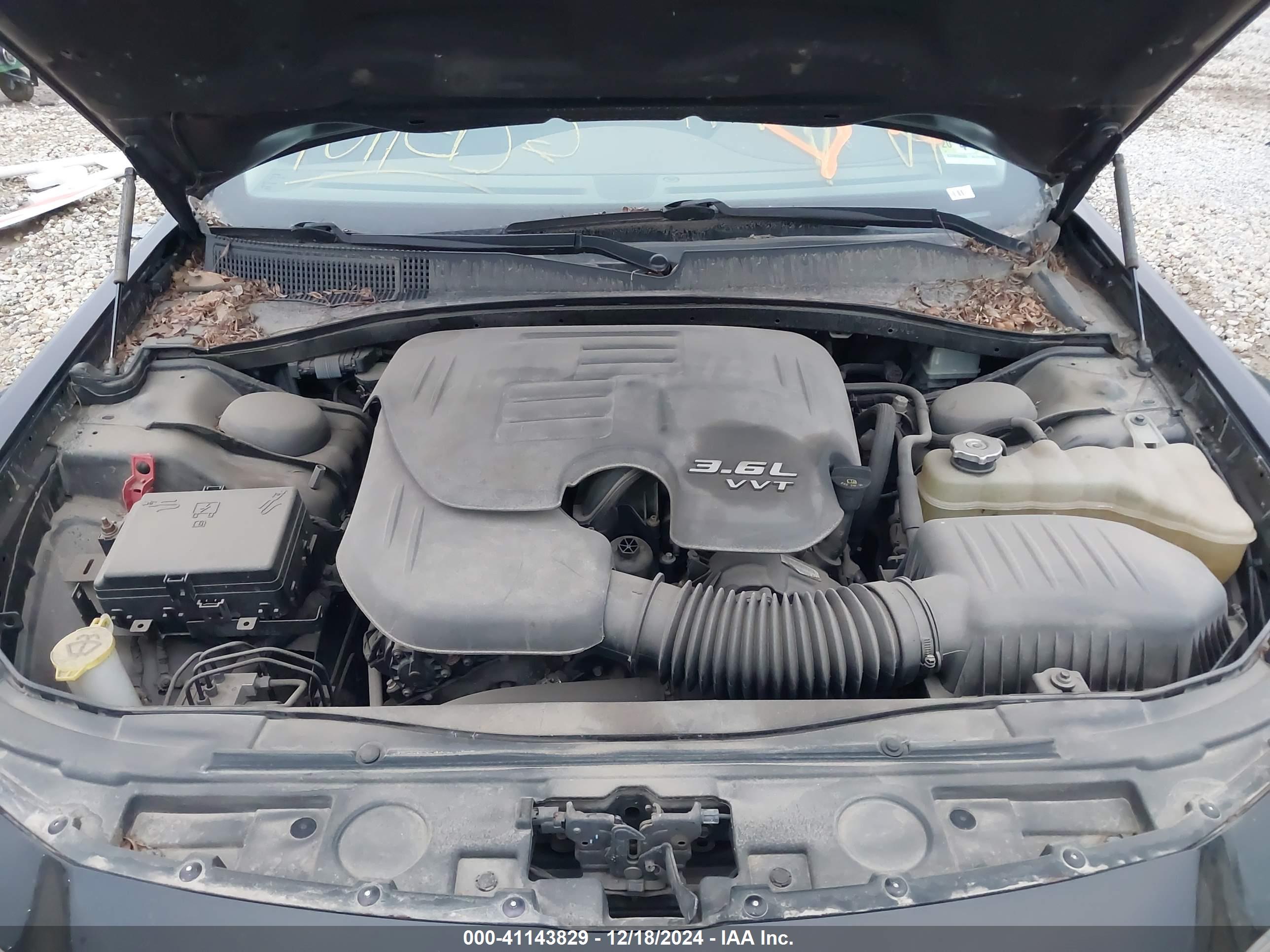 CHRYSLER 300C image 10