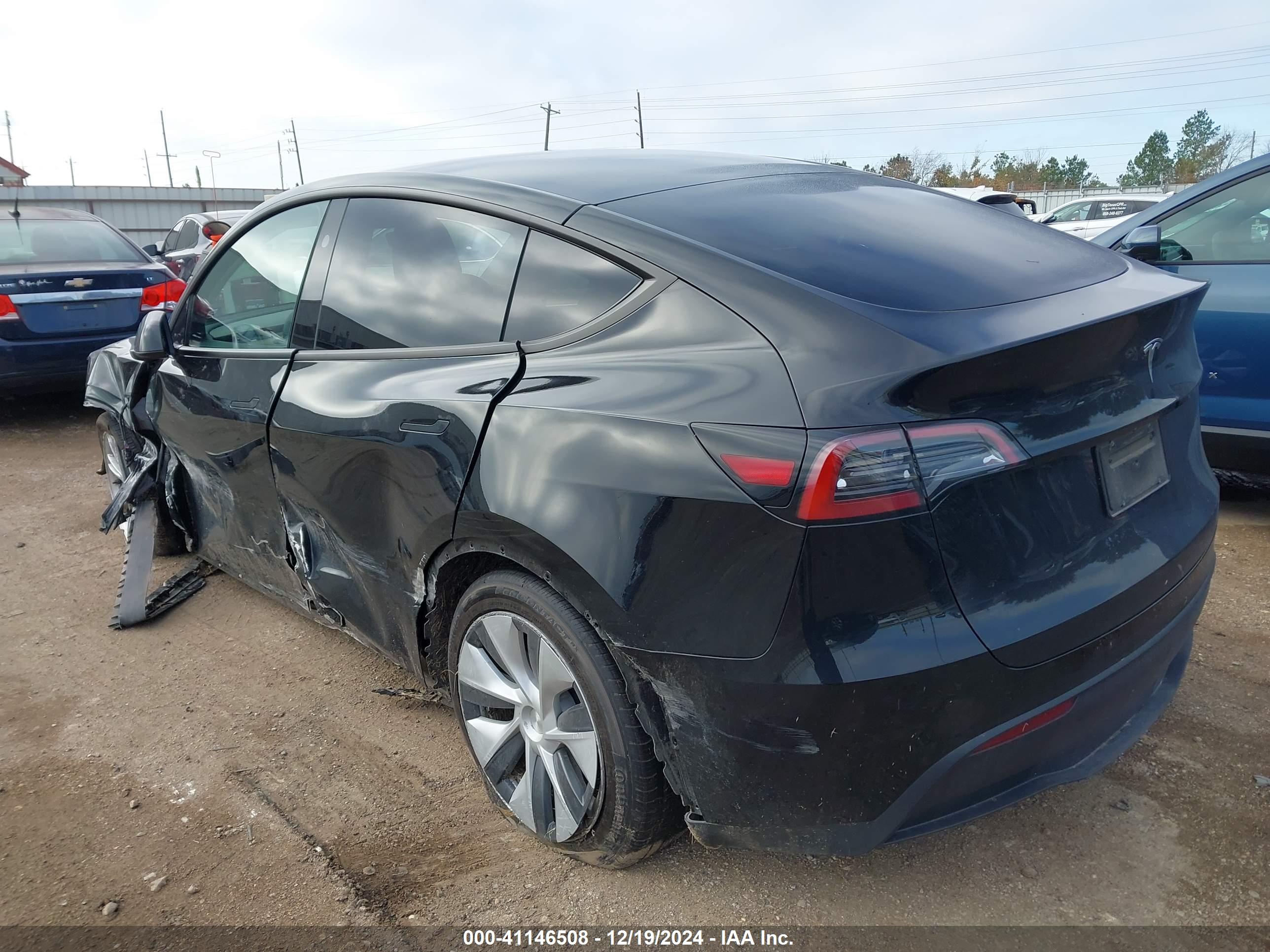 TESLA MODEL image 3